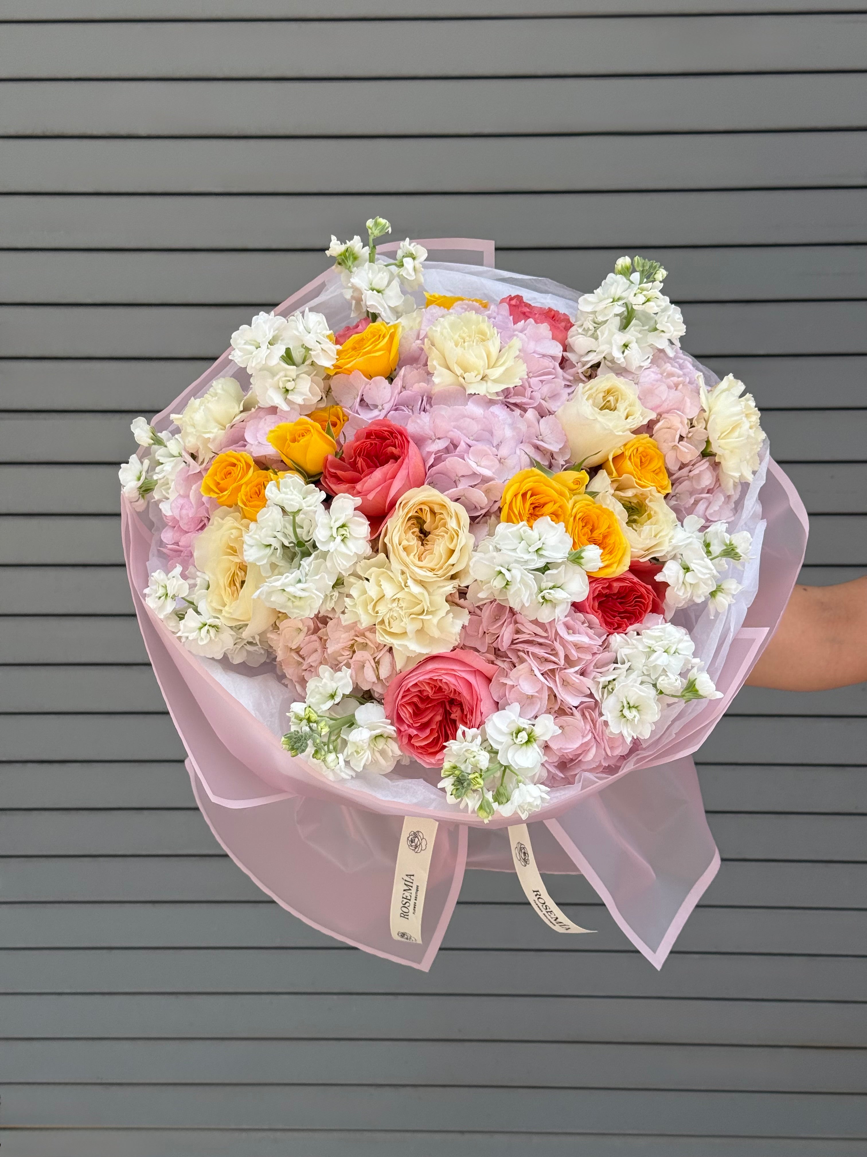 No.234 GARDEN BLOOM - garden roses, hydrangeas, spray roses