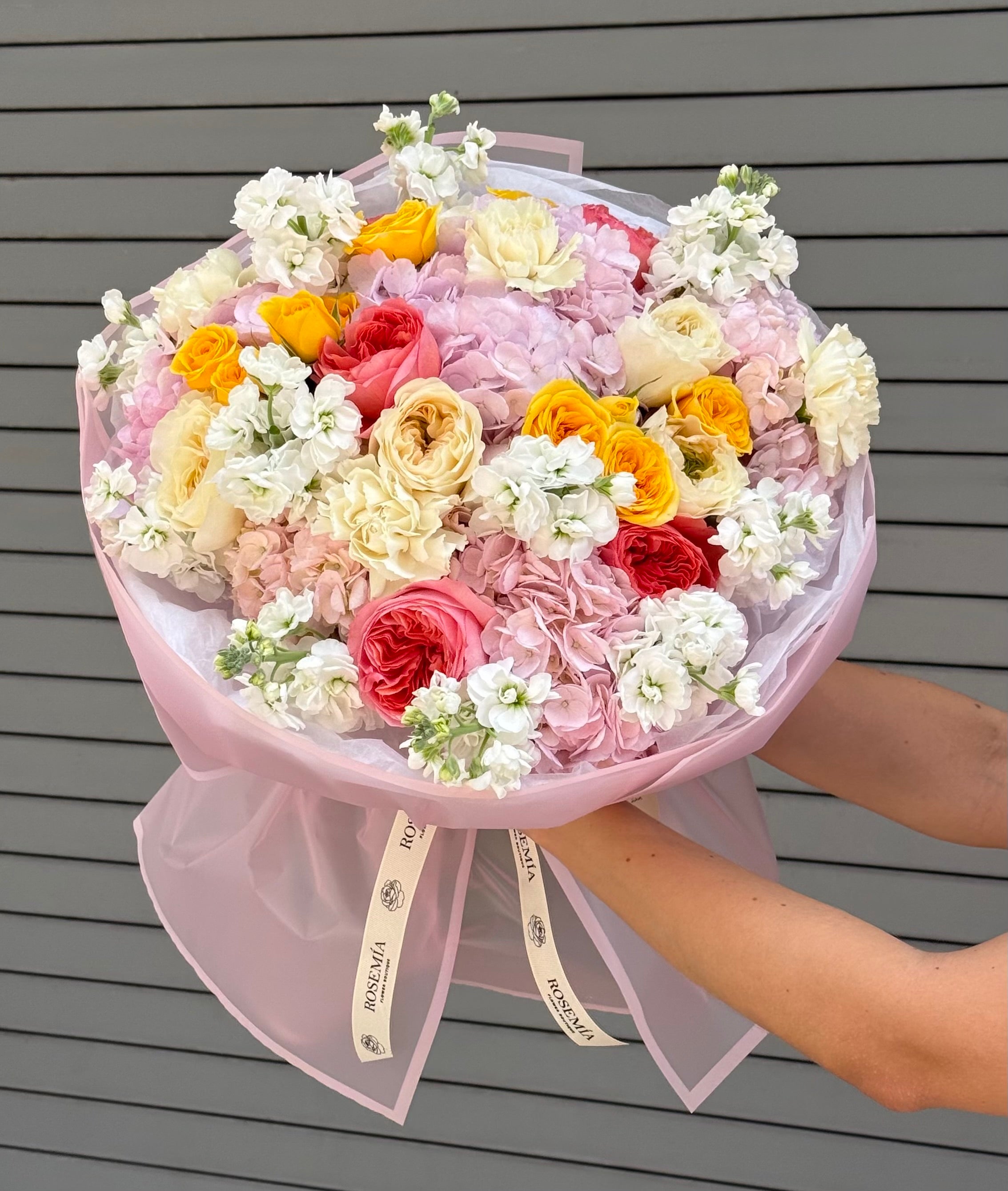 No.234 GARDEN BLOOM - garden roses, hydrangeas, spray roses