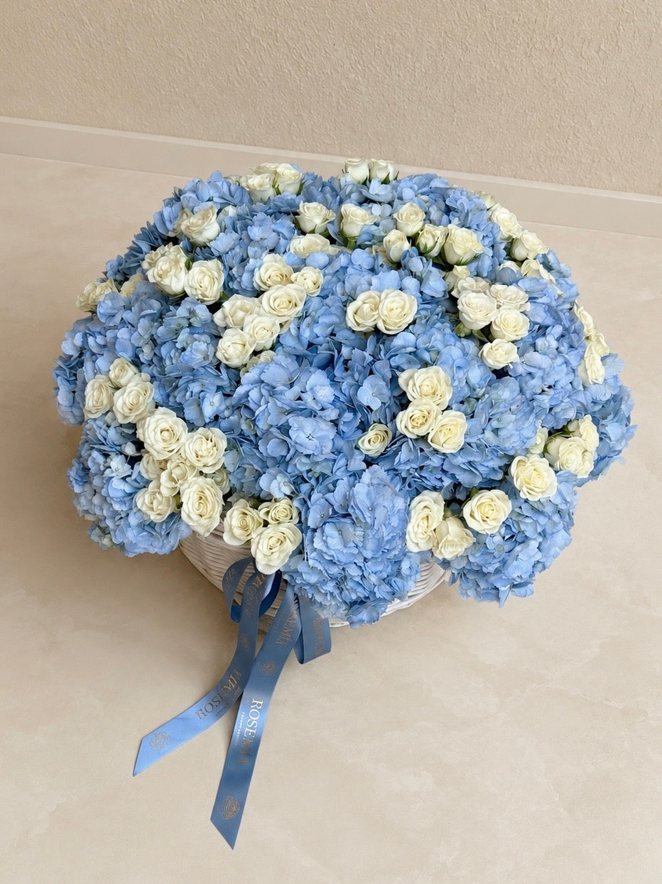 No.239 BABY BLUE DREAM - hydrangeas, roses