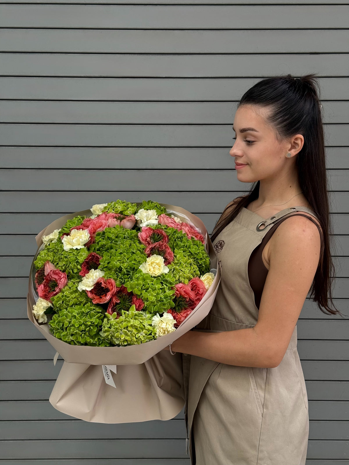 No.91 GREEN COUTURE - hydrangeas, garden roses