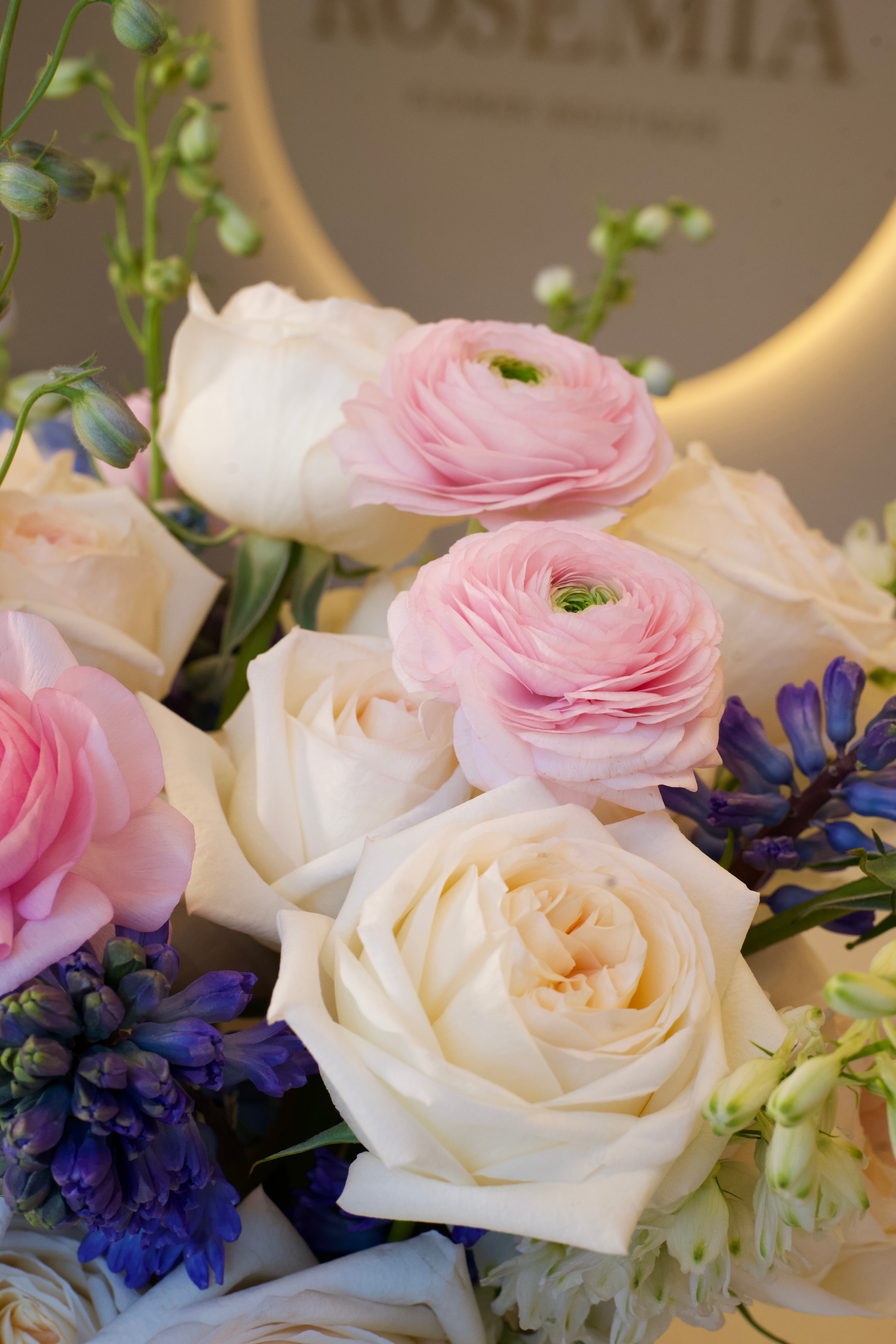 Vase Arrangement - Rosé de Bleu