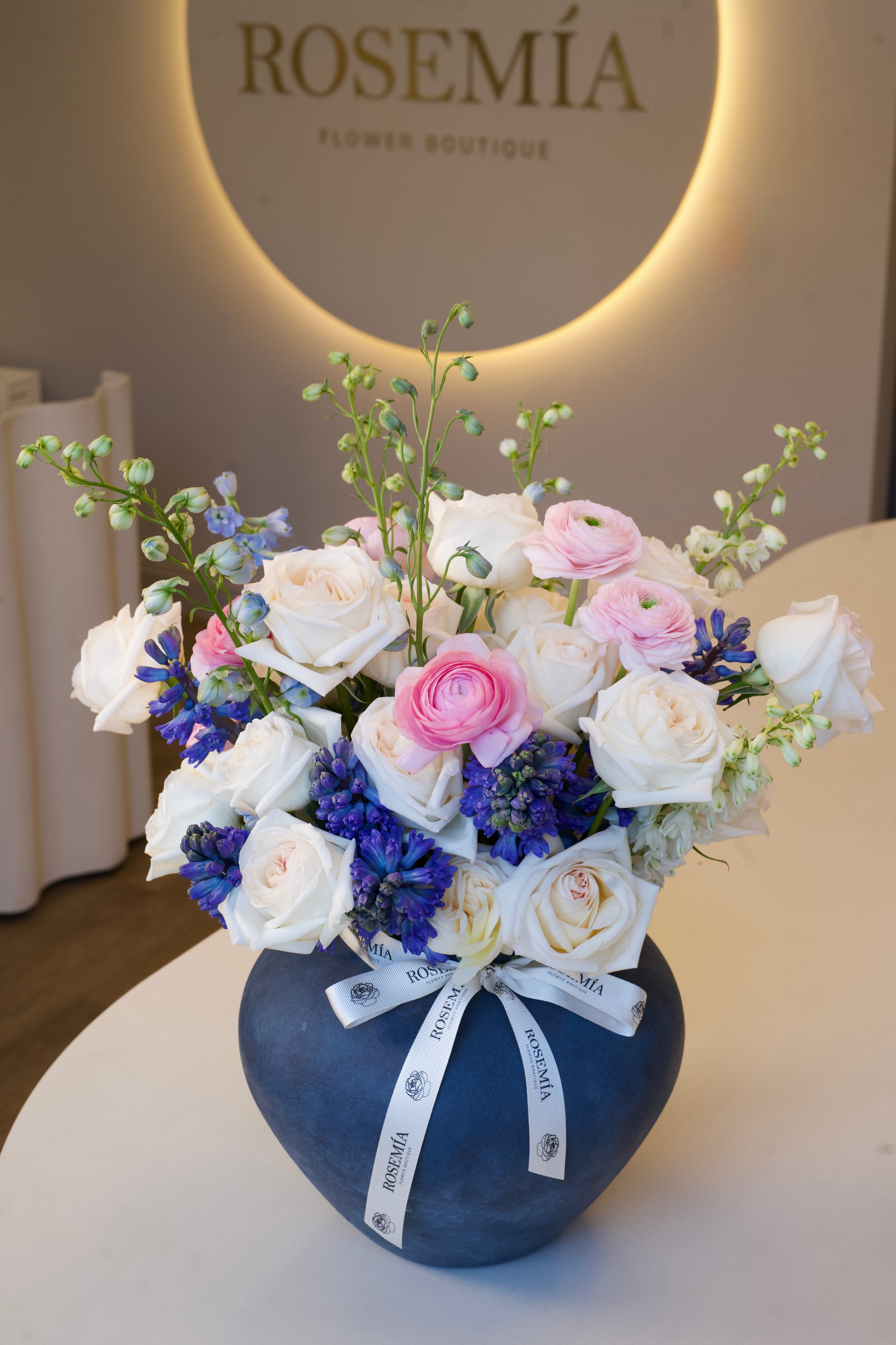Vase Arrangement - Rosé de Bleu