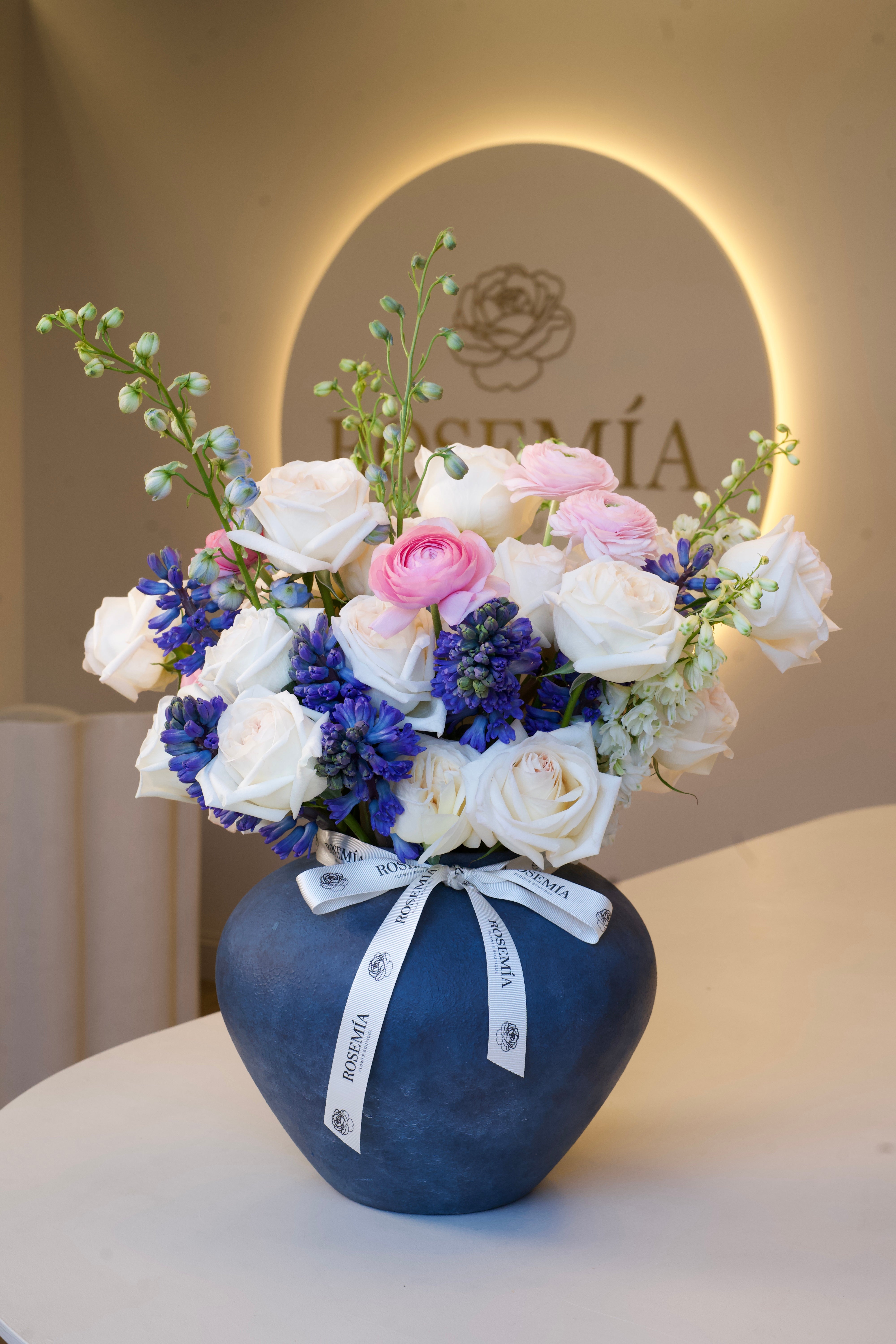 Vase Arrangement - Rosé de Bleu