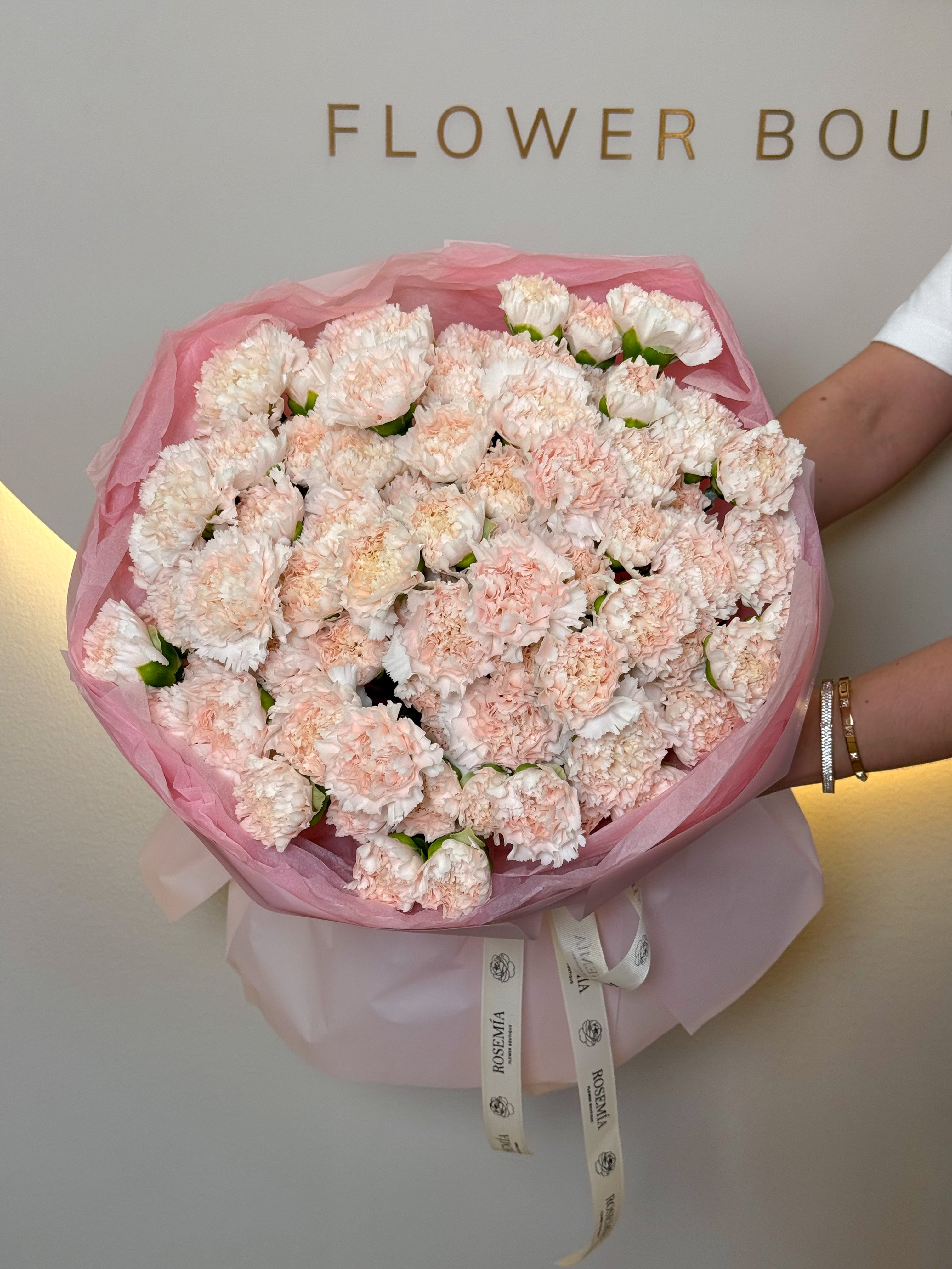 No.199 CREAMY CARNATIONS