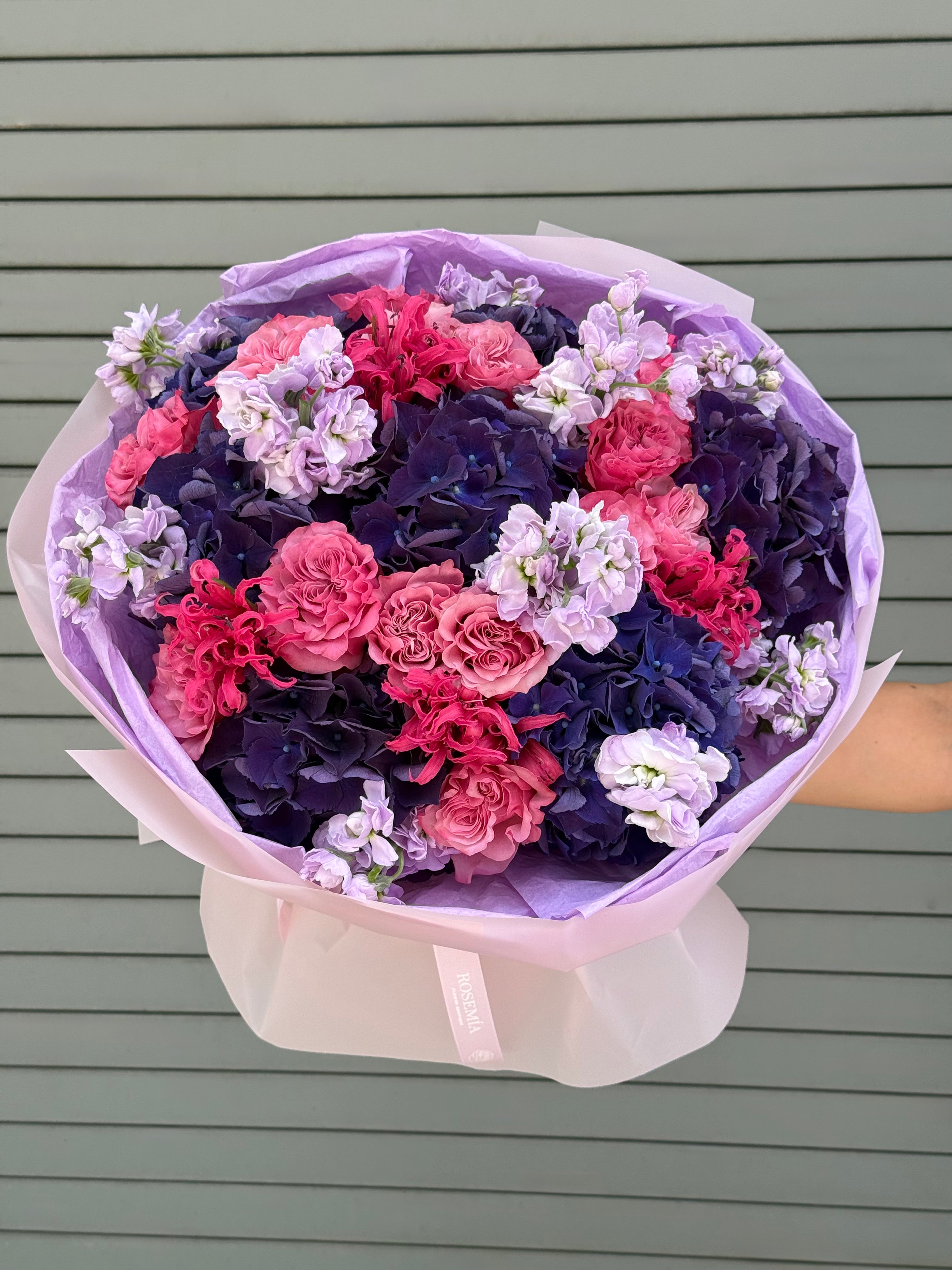 No.204 BERRY BLOSSOM - hydrangeas, garden roses, stock