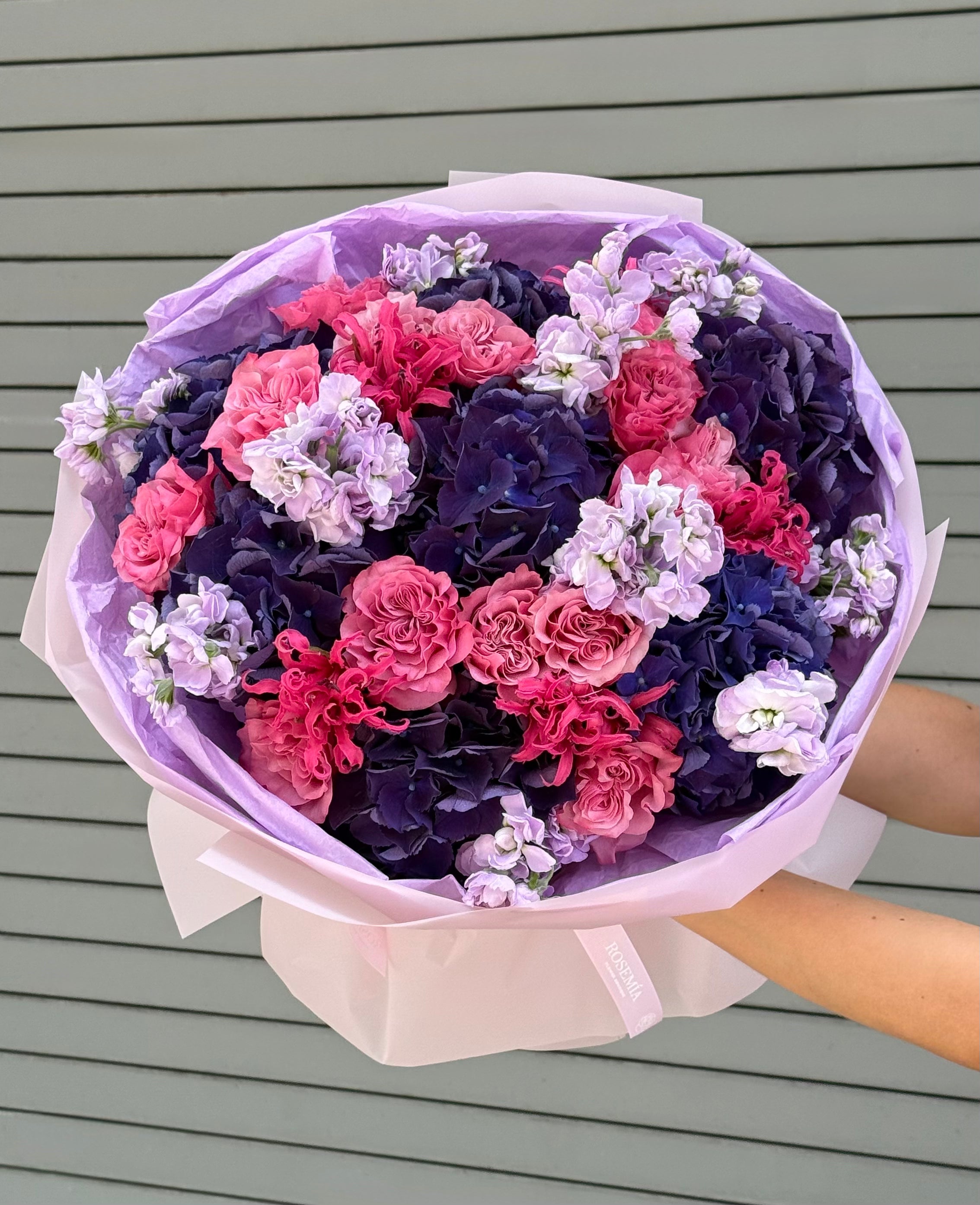 No.204 BERRY BLOSSOM - hydrangeas, garden roses, stock