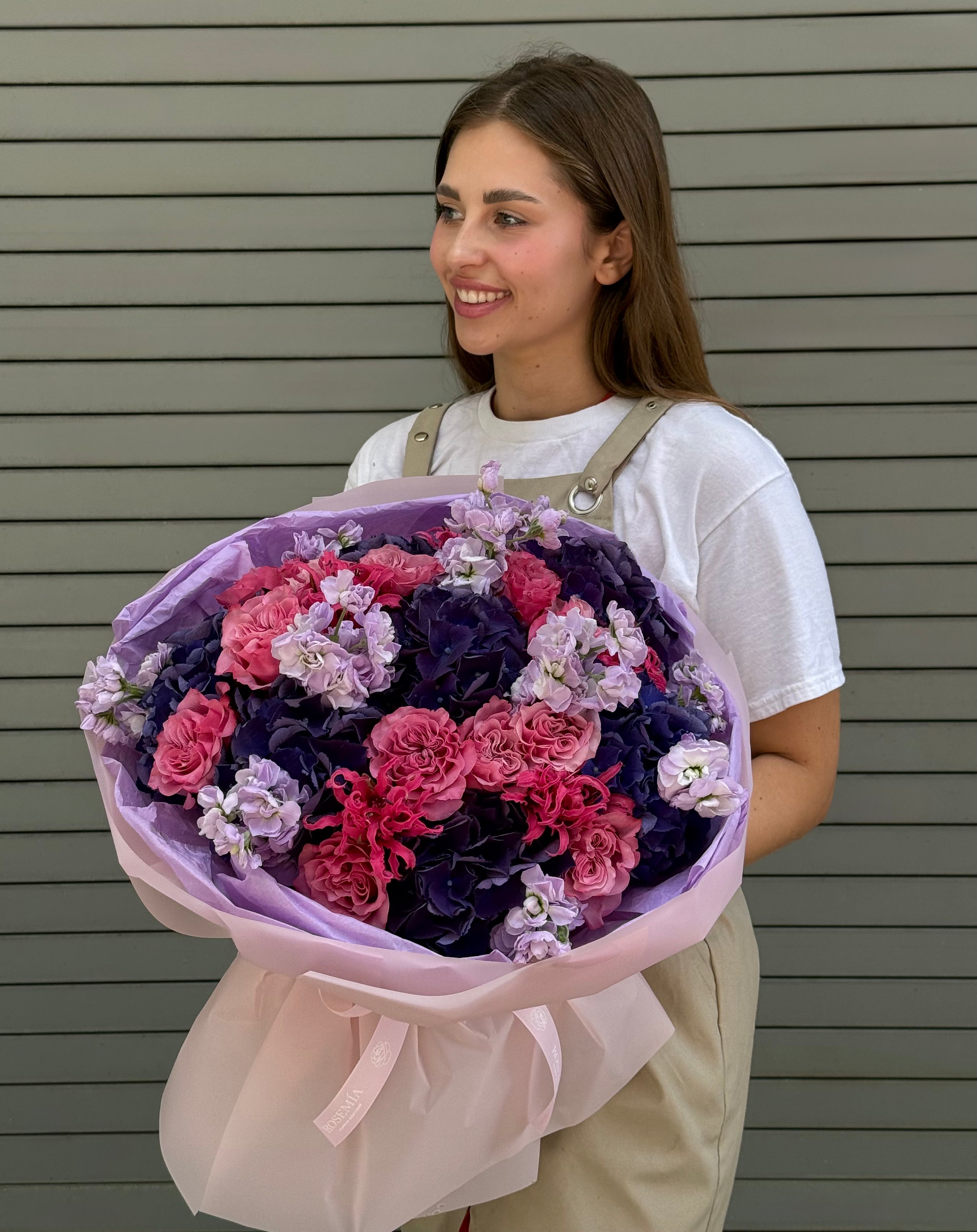 No.204 BERRY BLOSSOM - hydrangeas, garden roses, stock