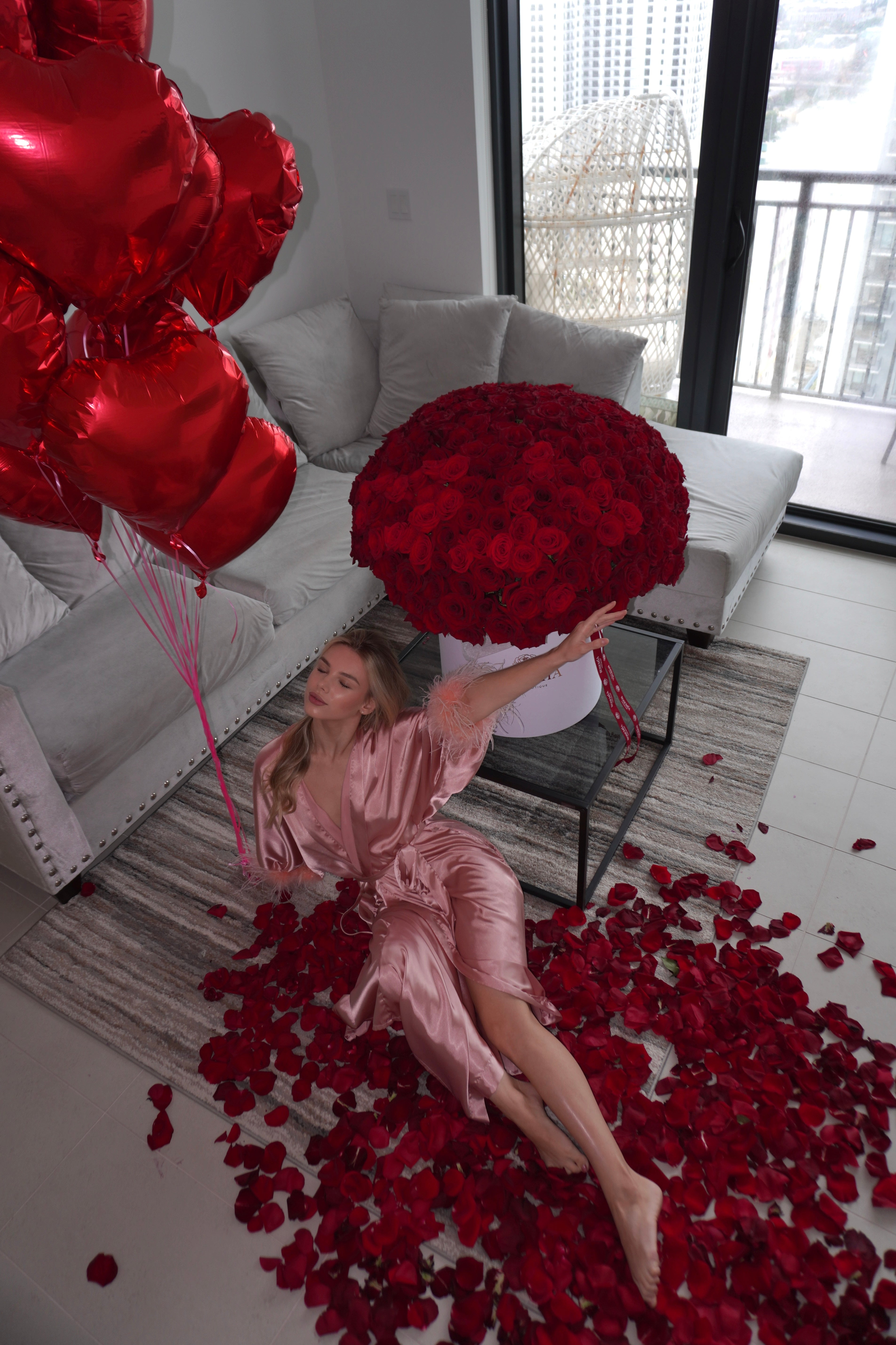 WOW RED ROSES BOX – 300 Roses