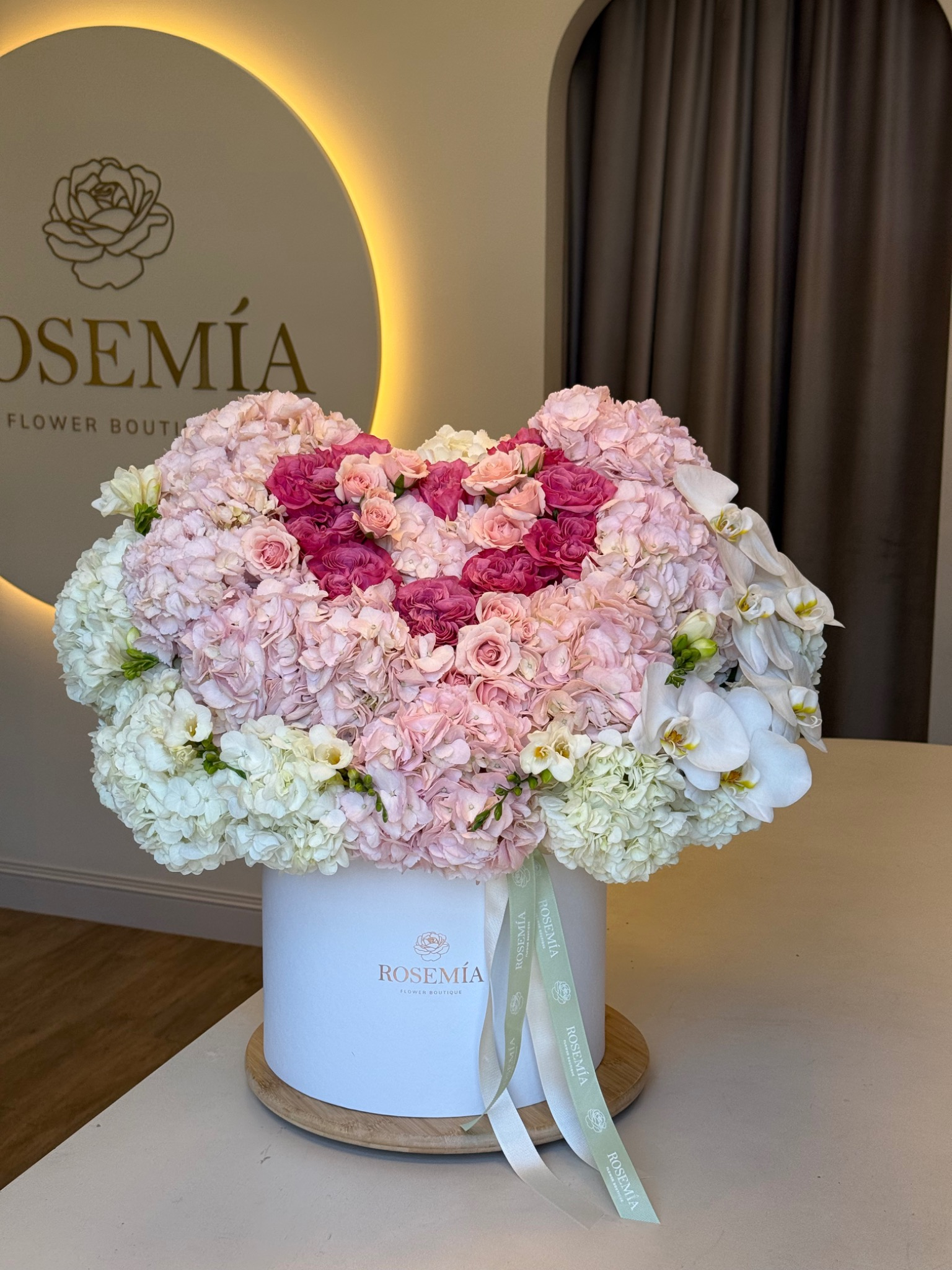No. 260 GRAND BLUSH HEART - garden roses, hydrangeas, orchids