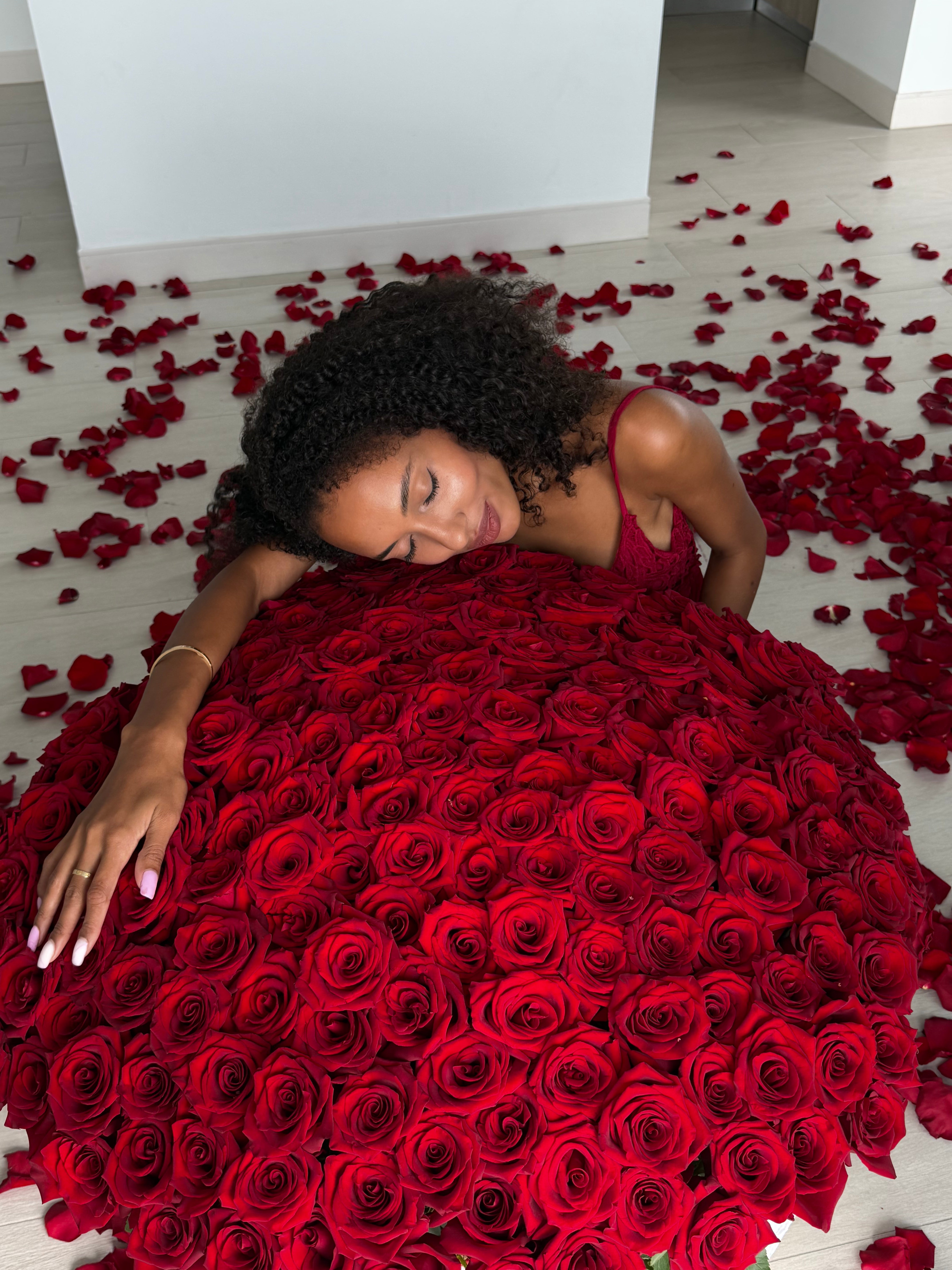 250 Red Roses – Signature Basket