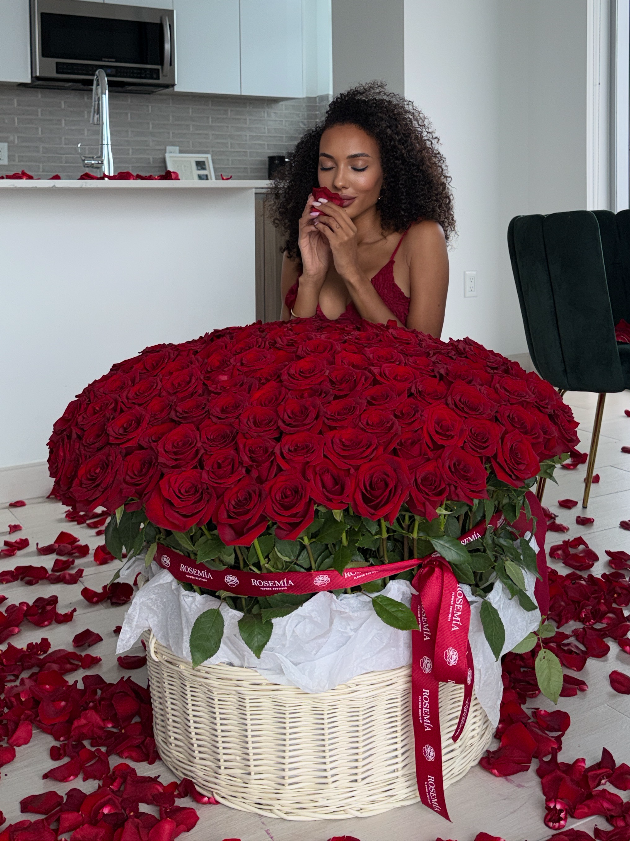 250 Red Roses Signature Basket – Delivery Hollywood, FL – Rosemia