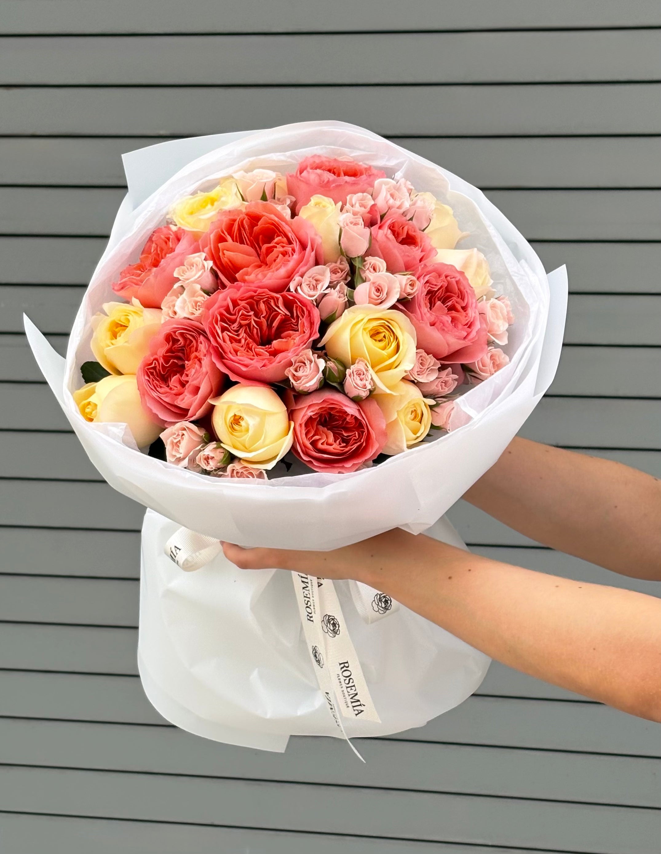 No.27 COMPLIMENT - garden roses, spray roses