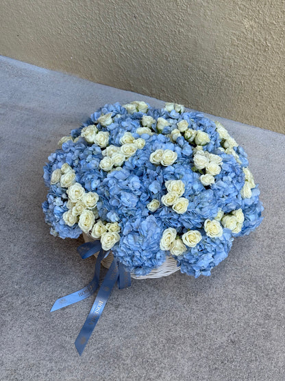 No.239 BABY BLUE DREAM - hydrangeas, roses