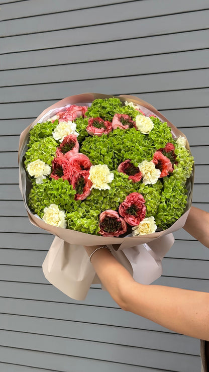 No.91 GREEN COUTURE - hydrangeas, garden roses
