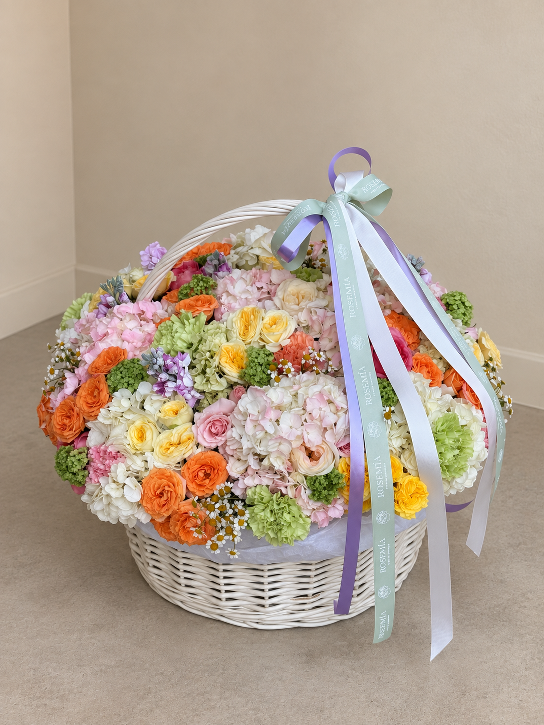 No.275 DOPAMINE BASKET - seasonal mix flowers