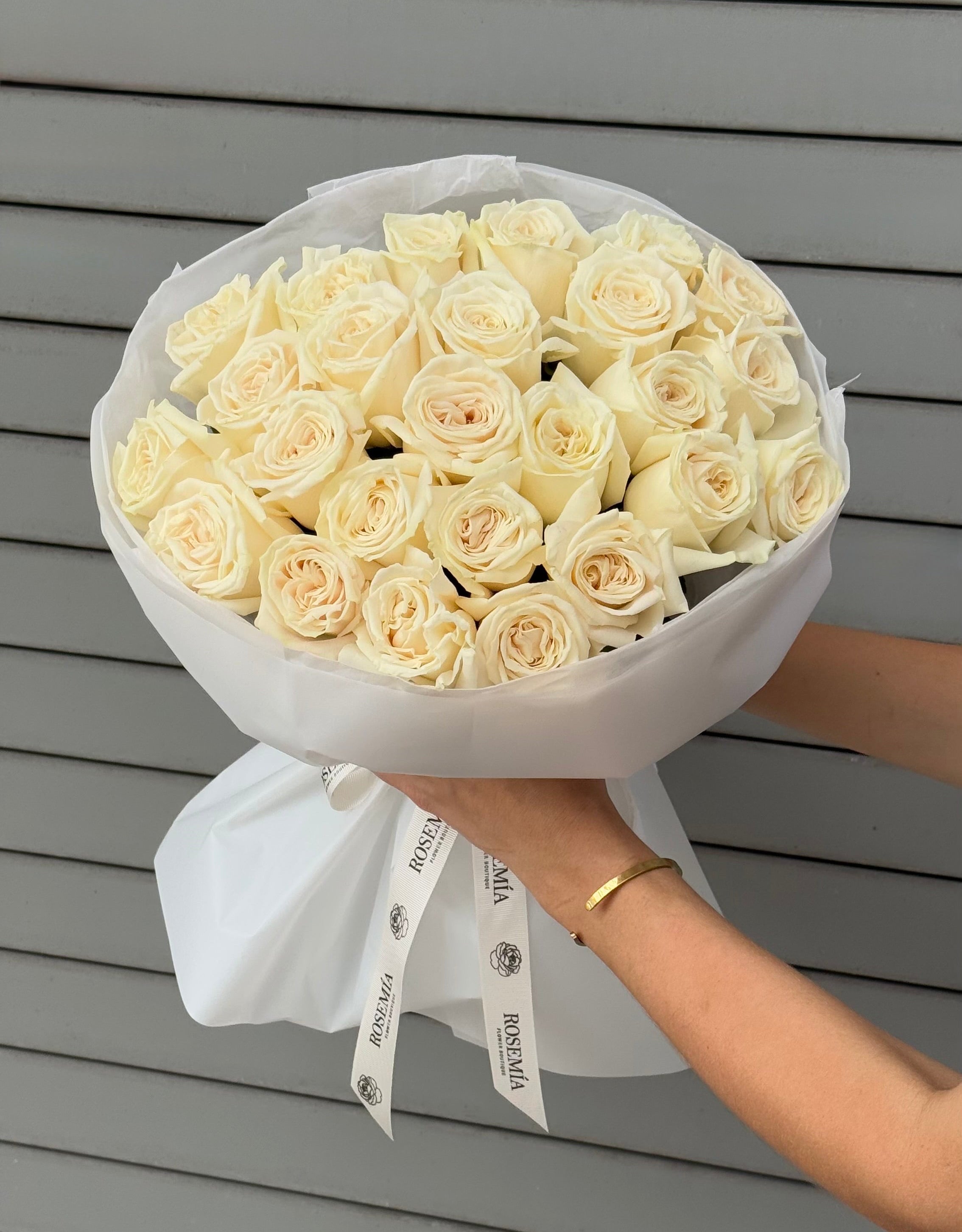 No.13 SNOW - white roses