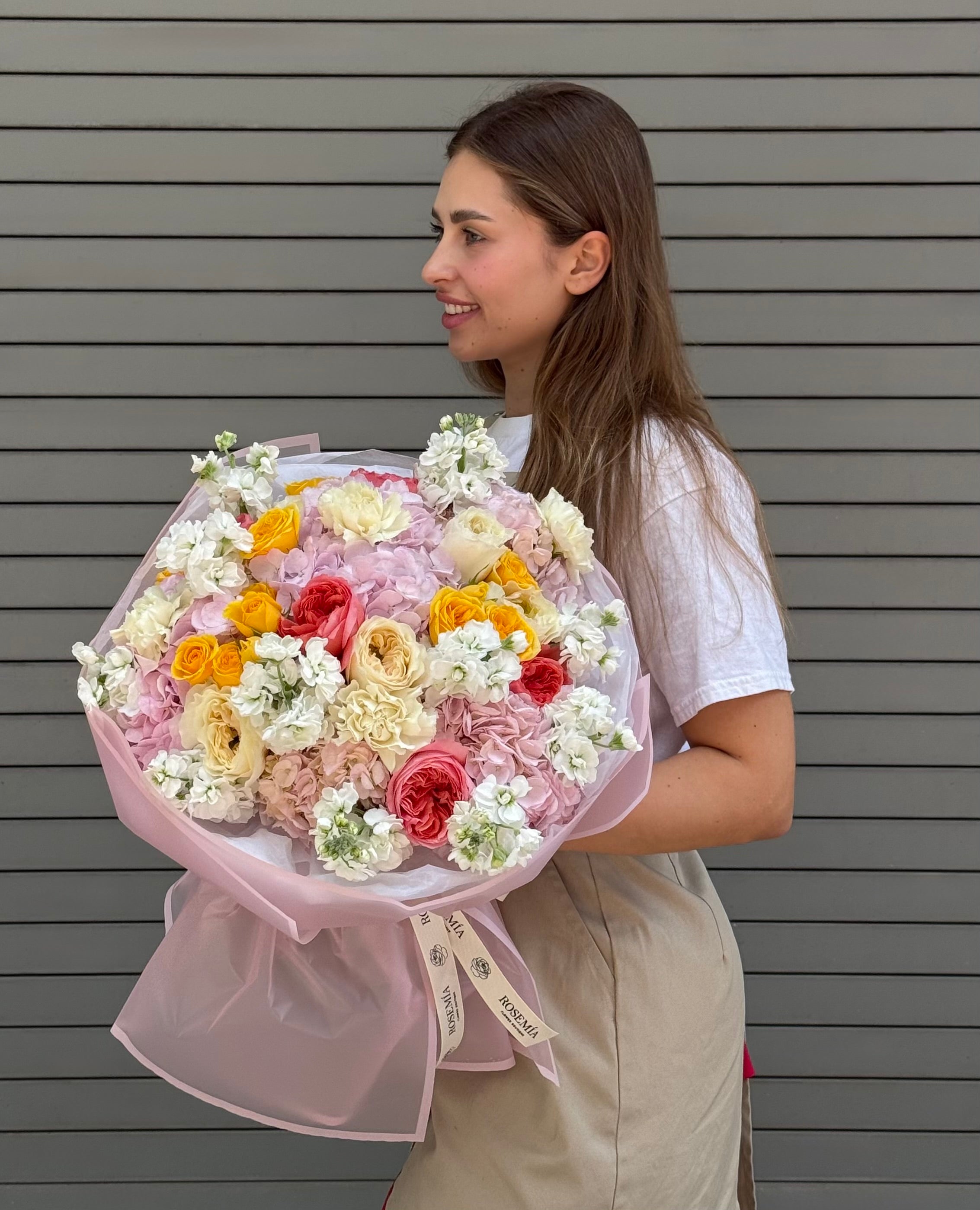 No.234 GARDEN BLOOM - garden roses, hydrangeas, spray roses