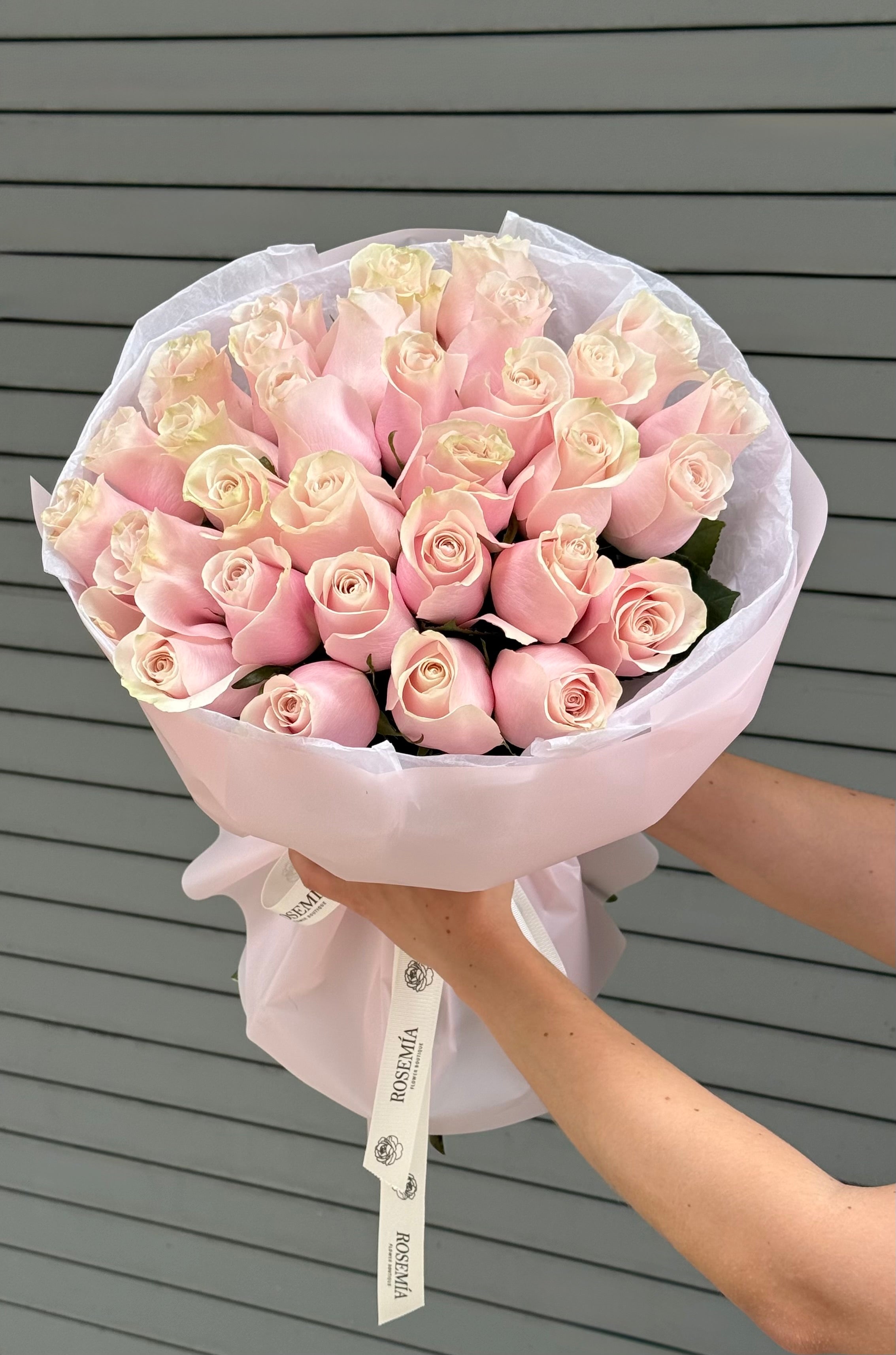 No.60 PINK ALLURE - roses