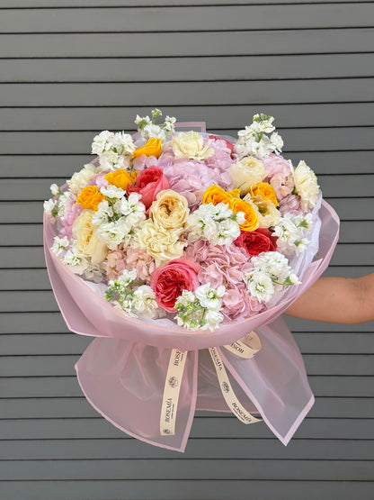 No.234 GARDEN BLOOM - garden roses, hydrangeas, spray roses