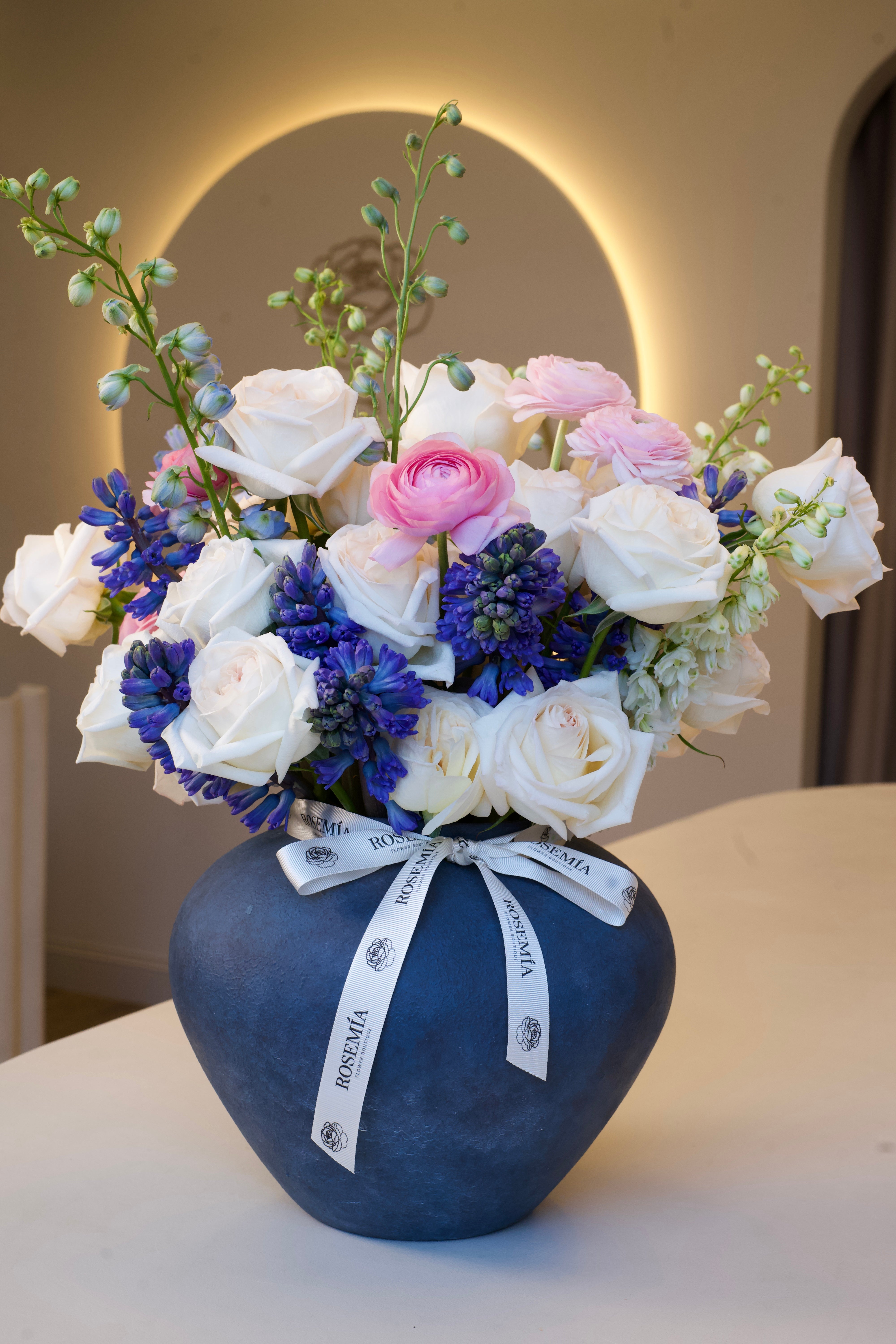 Vase Arrangement - Rosé de Bleu