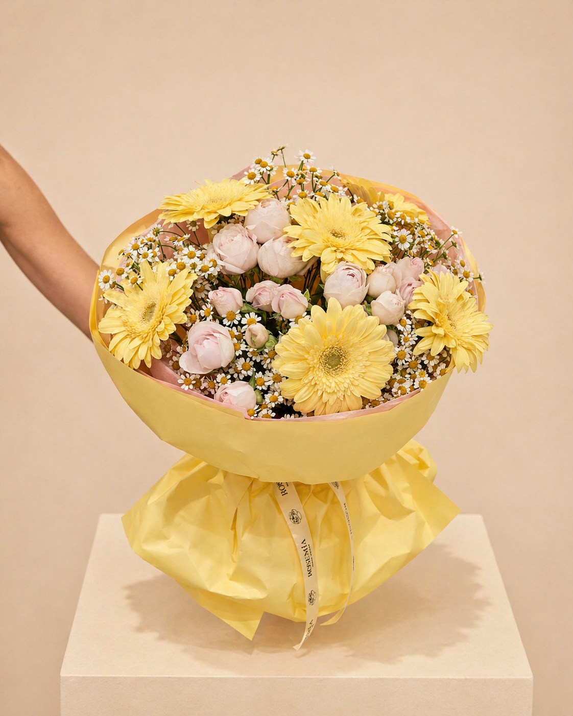 No.234 YELLOW BLOOM - gerberas, garden spray roses, chamomile