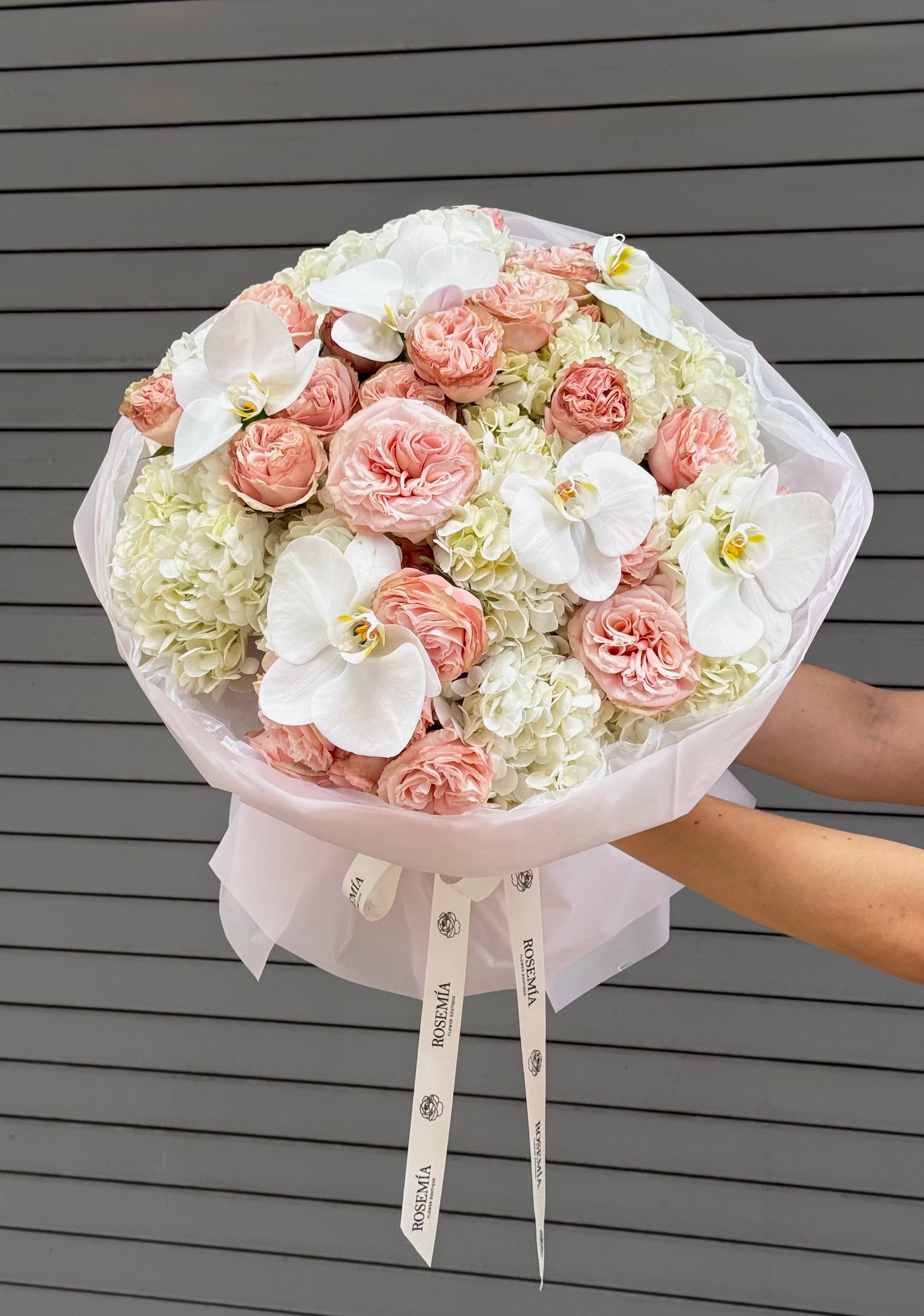 No.43 AURORA CHARM - garden roses, hydrangeas, orchids