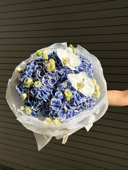No.204 BLUE ORCHID ÉVEIL - hydrangeas, spray roses, orchids