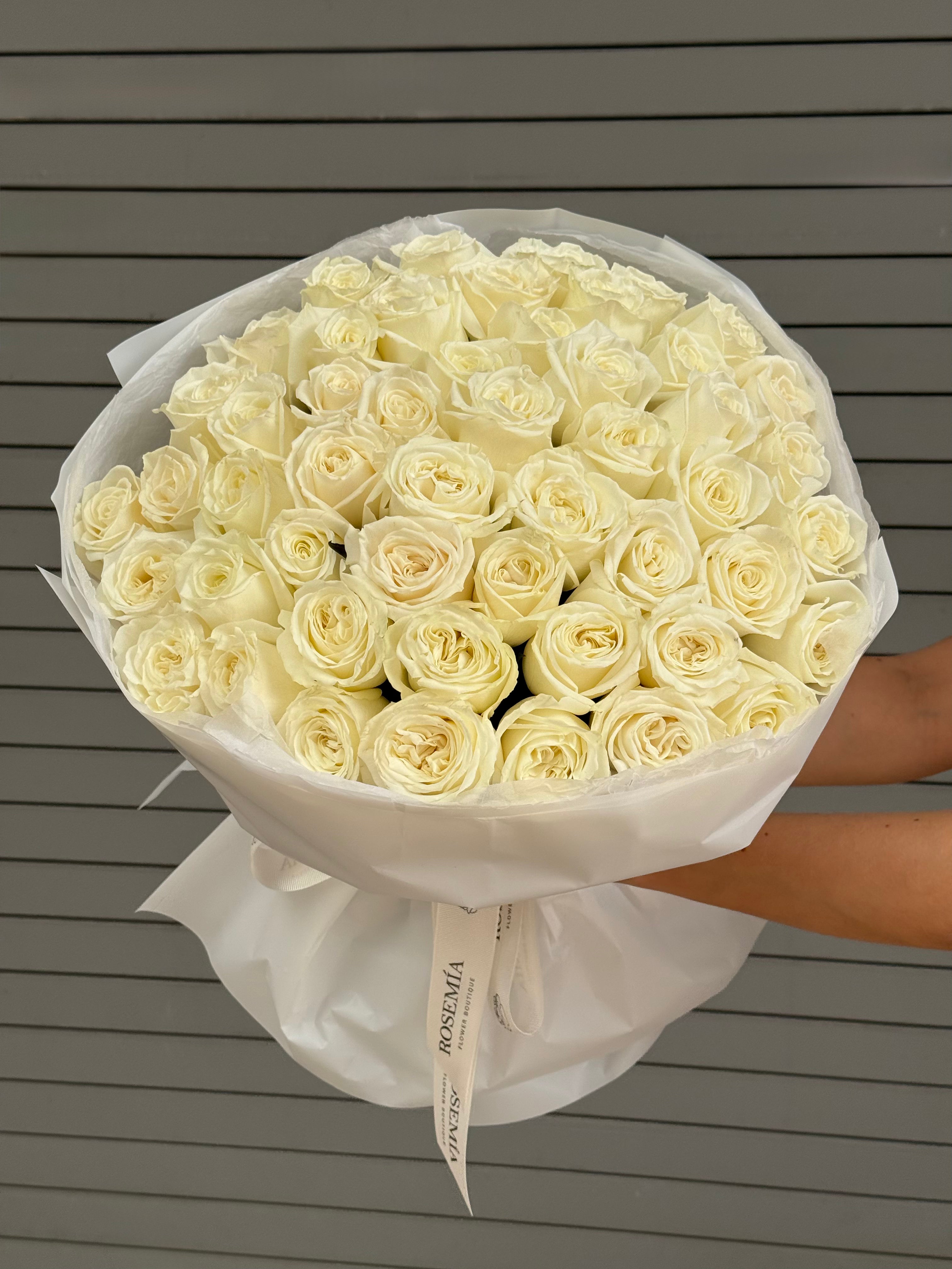 No.12 IVORY - white roses