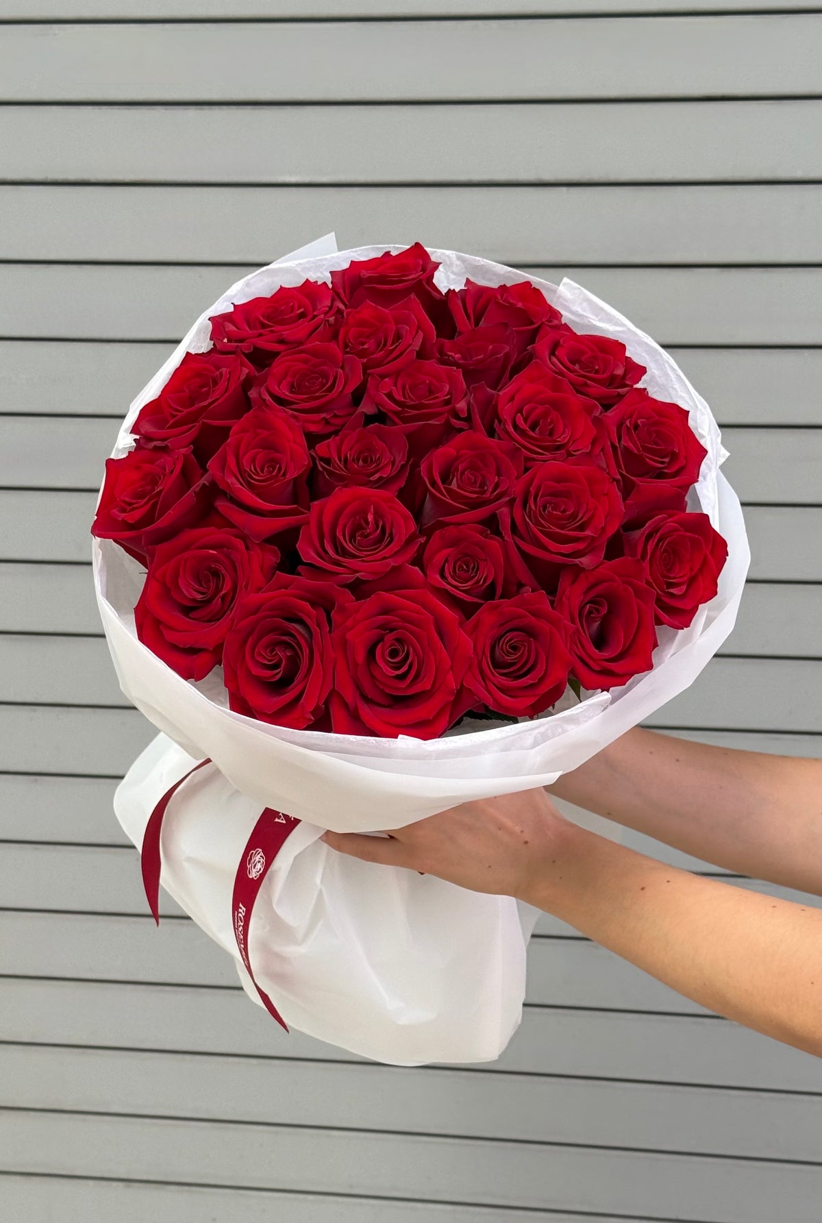 No.05 KISS - red roses
