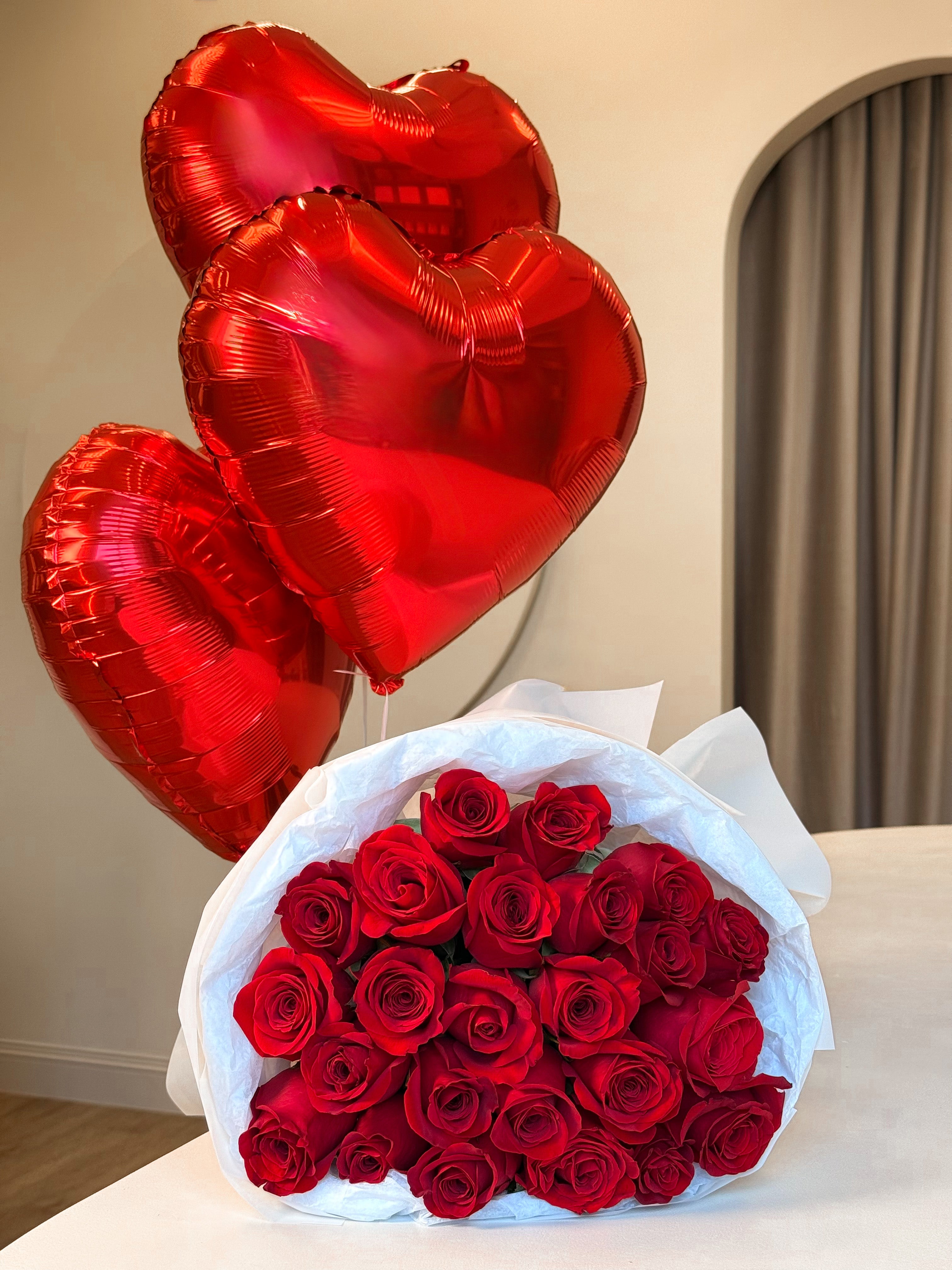 25 ROSES & BALLOONS