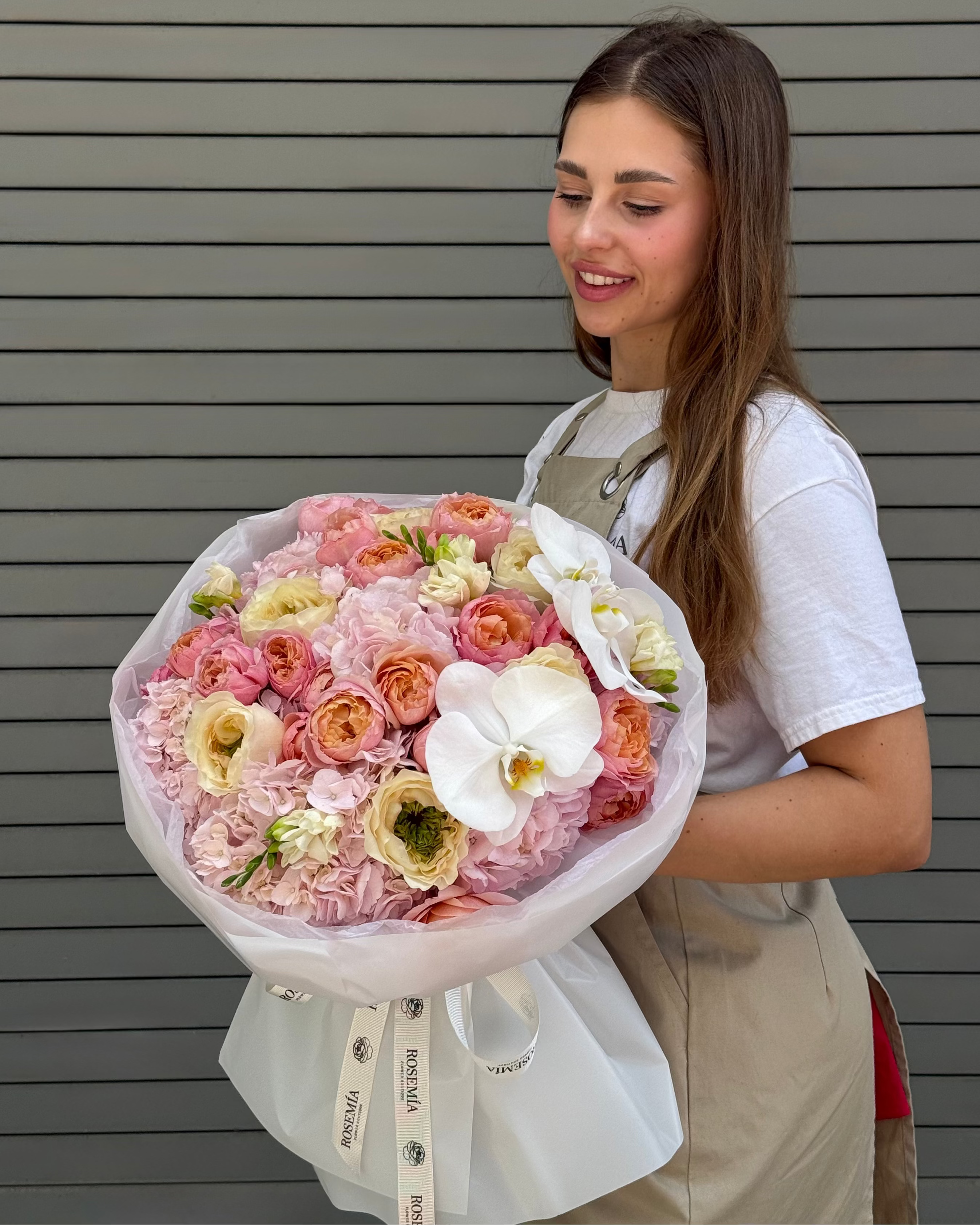 No.71 BLOOMING FIESTA - hydrangeas, roses