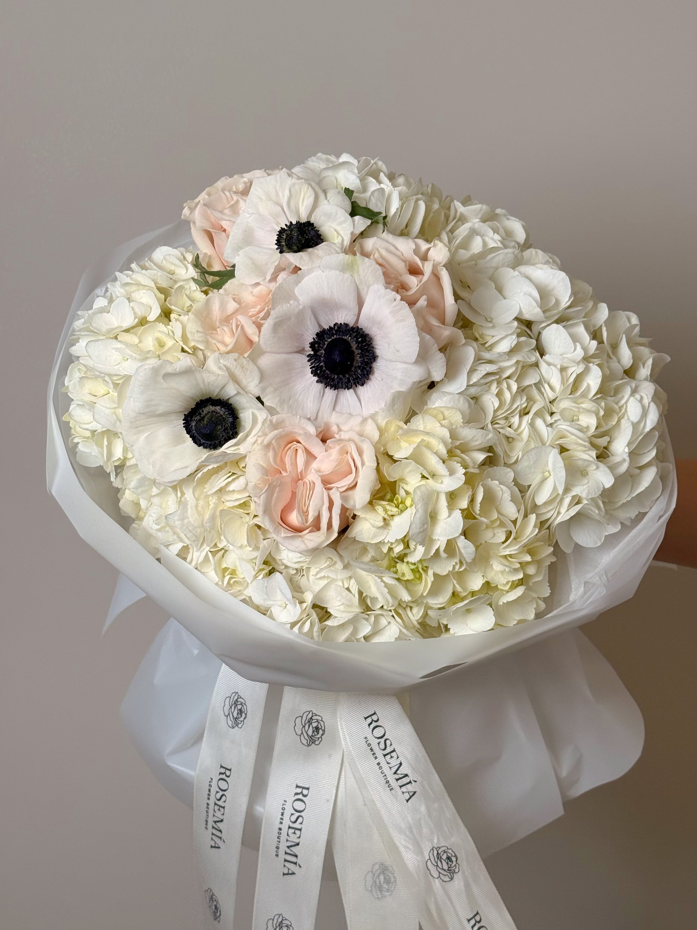 No. 28 WHITE ELEGANCE