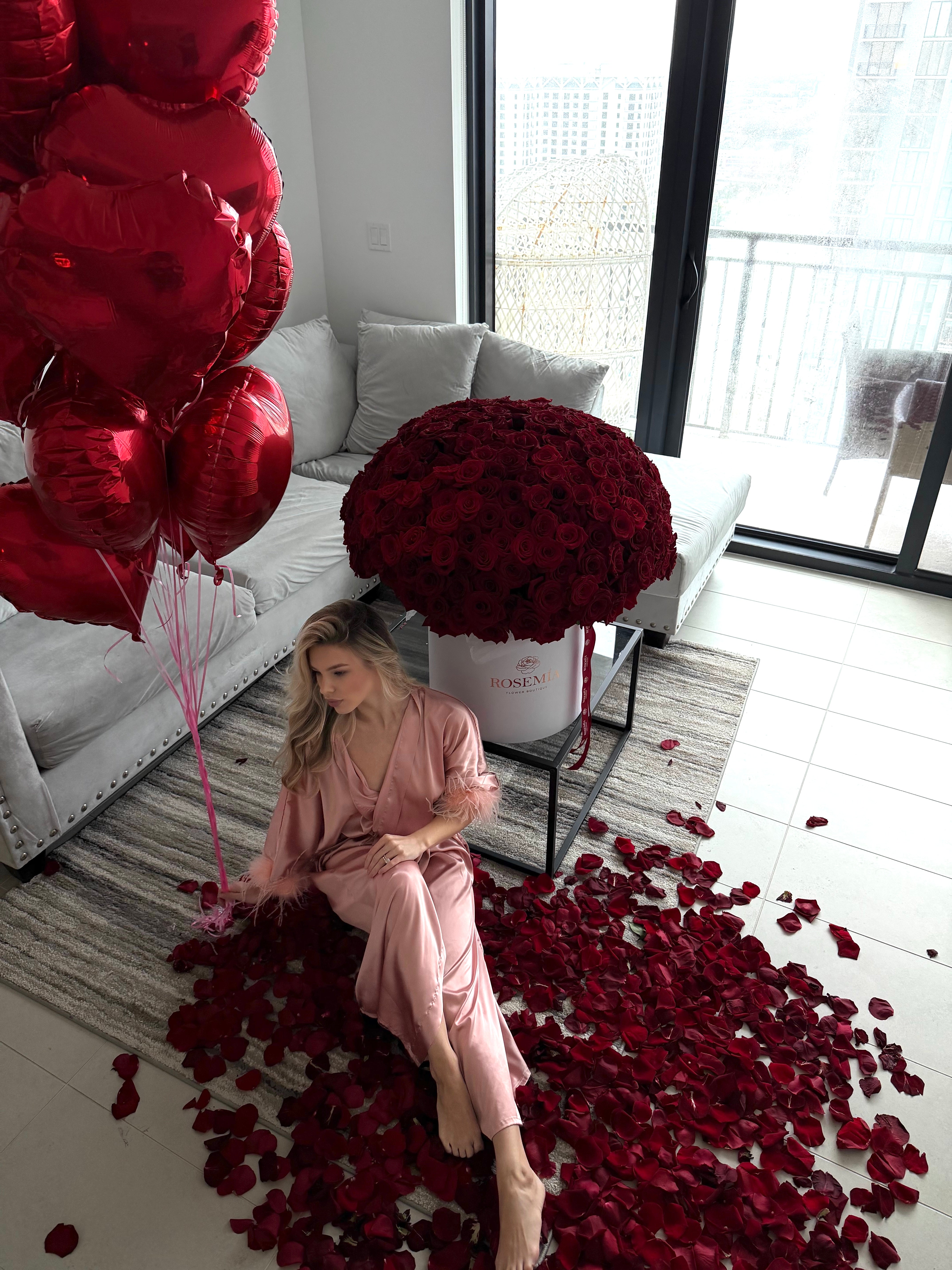 WOW RED ROSES BOX – 300 Roses