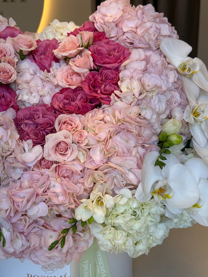 No. 260 GRAND BLUSH HEART - garden roses, hydrangeas, orchids