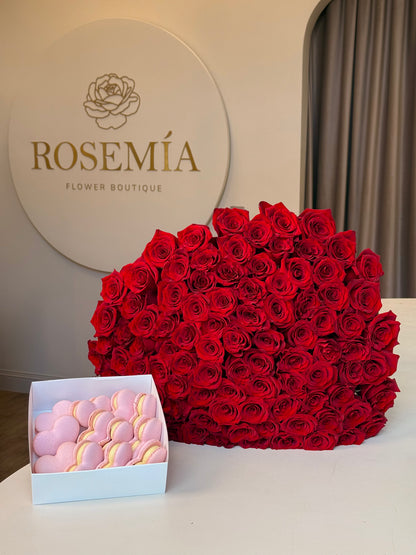 100 RED ROSES & MACARONS