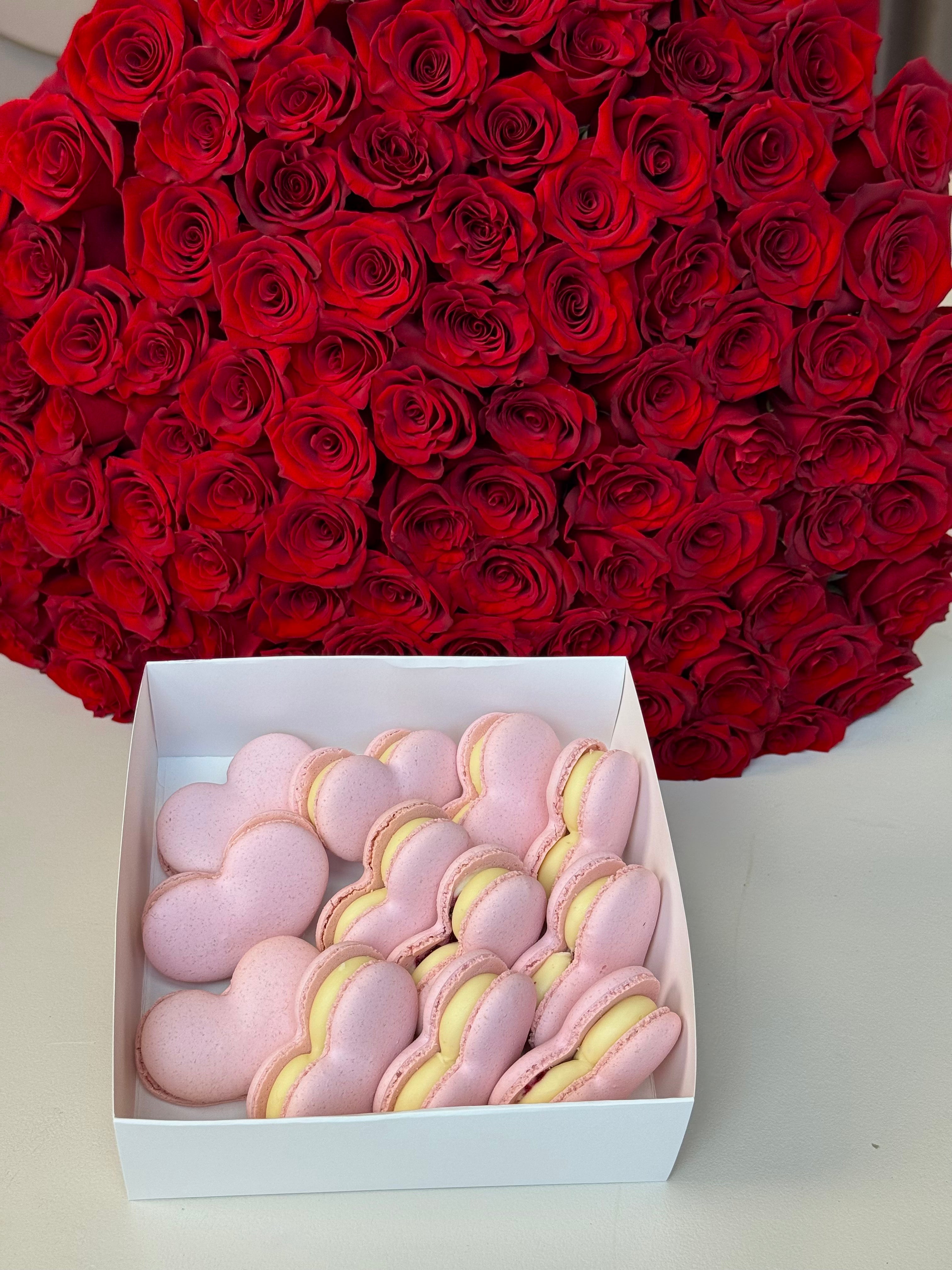 SET - 100 RED ROSES & BALLOONS & MACARONS