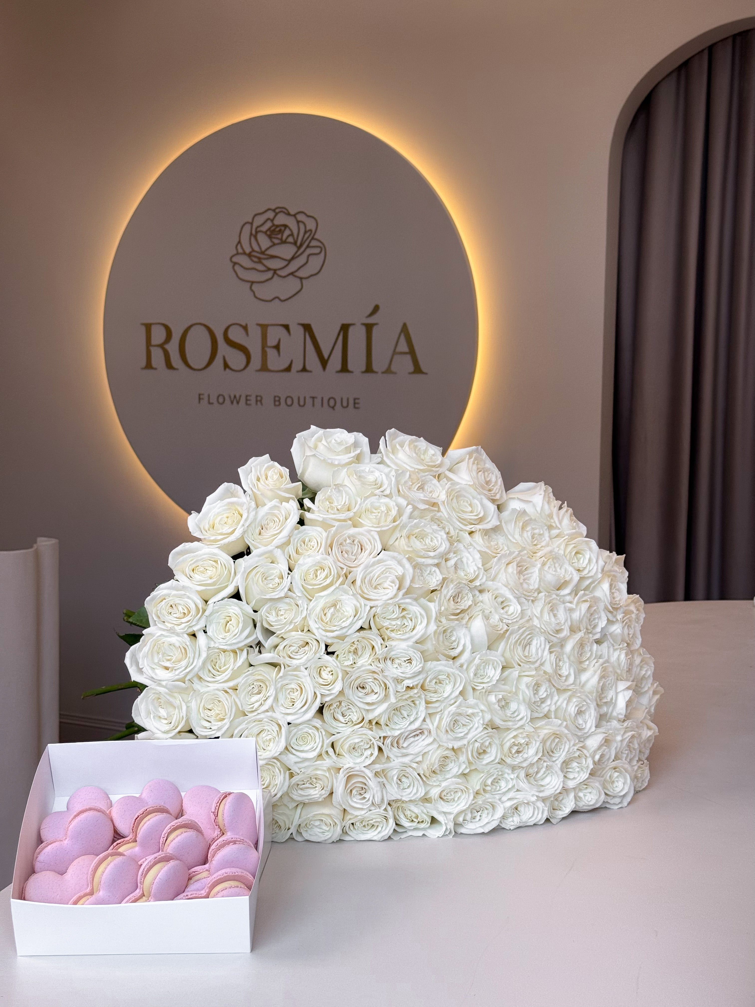 100 WHITE ROSES & MACARONS