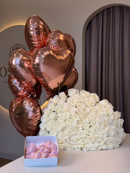 SET 100 WHITE ROSES & BALLOONS & MACARONS