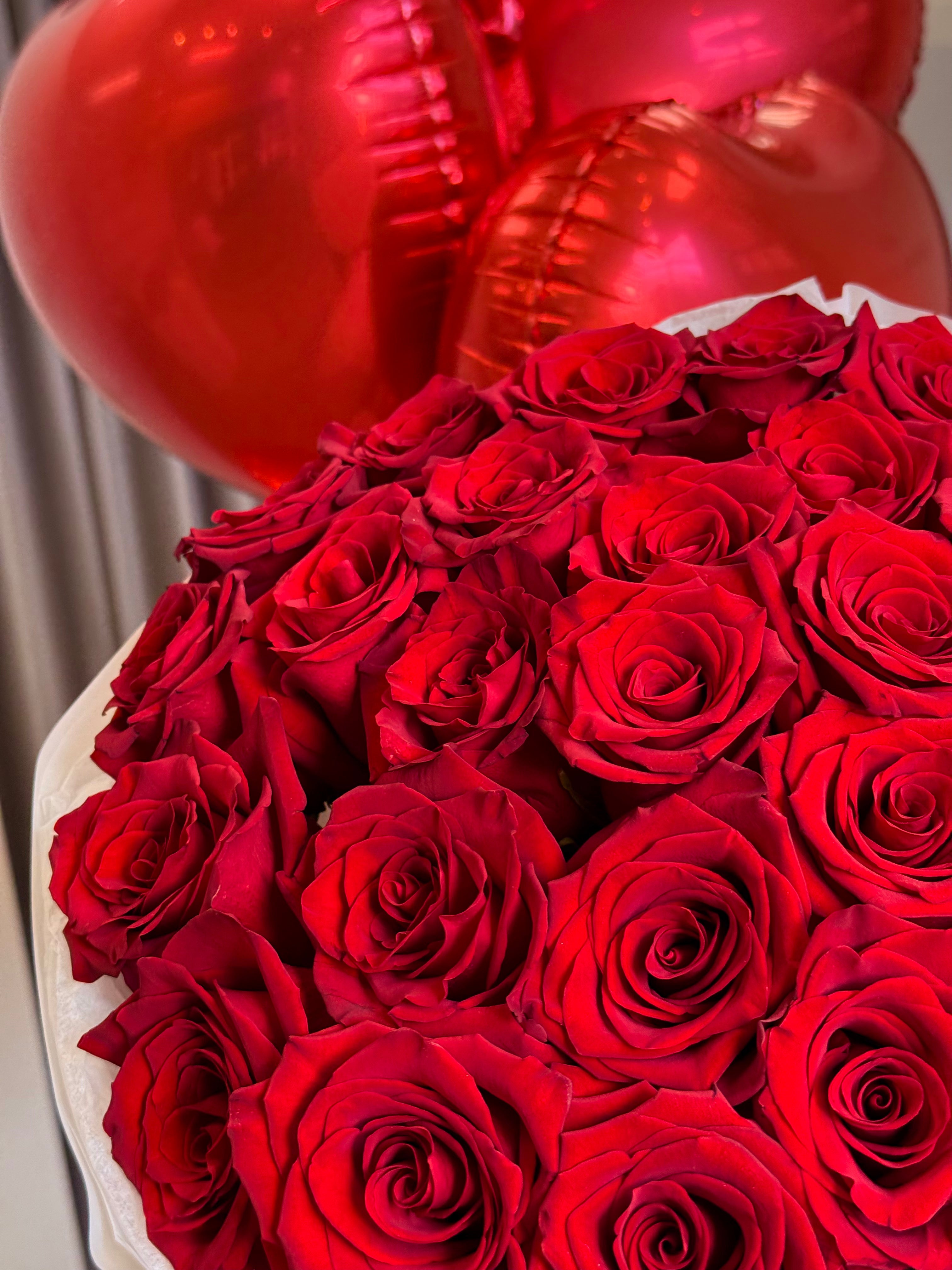 50 ROSES & BALLOONS