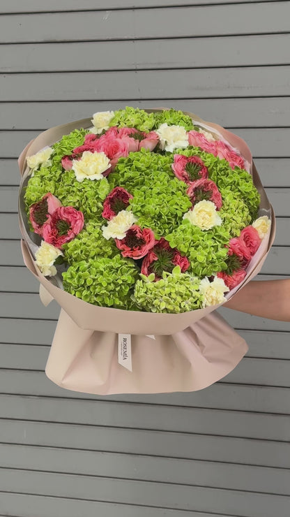 No.91 GREEN COUTURE - hydrangeas, garden roses