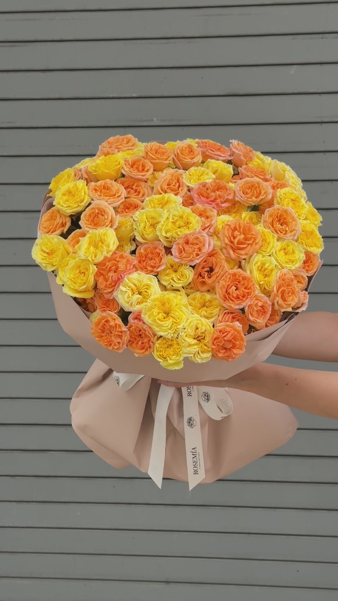 No.48 SUNSET EMBRACE - spray roses