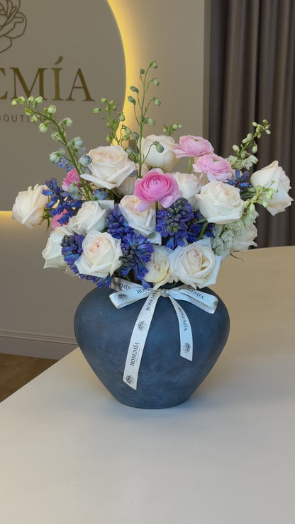 Vase Arrangement - Rosé de Bleu