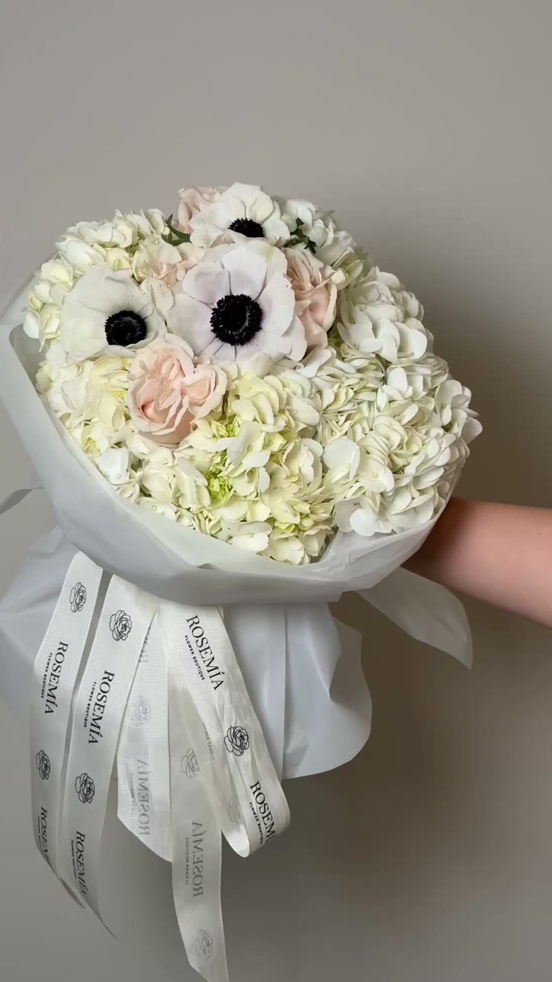 No. 28 WHITE ELEGANCE