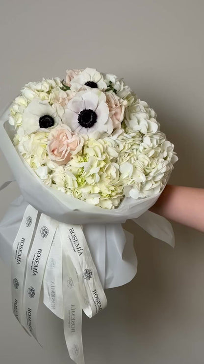 No. 28 WHITE ELEGANCE