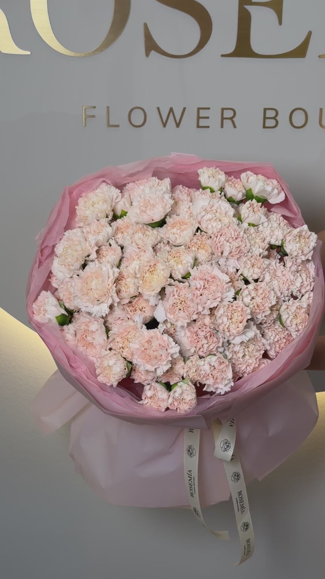 No.199 CREAMY CARNATIONS