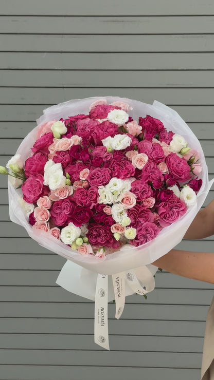 No.259 BERRY AMOUR - garden roses, spray roses, lisianthus