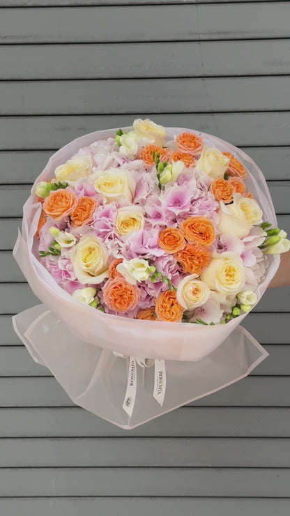 No.256 APRICOT GARDEN - hydrangeas, garden roses, spray roses, freesia