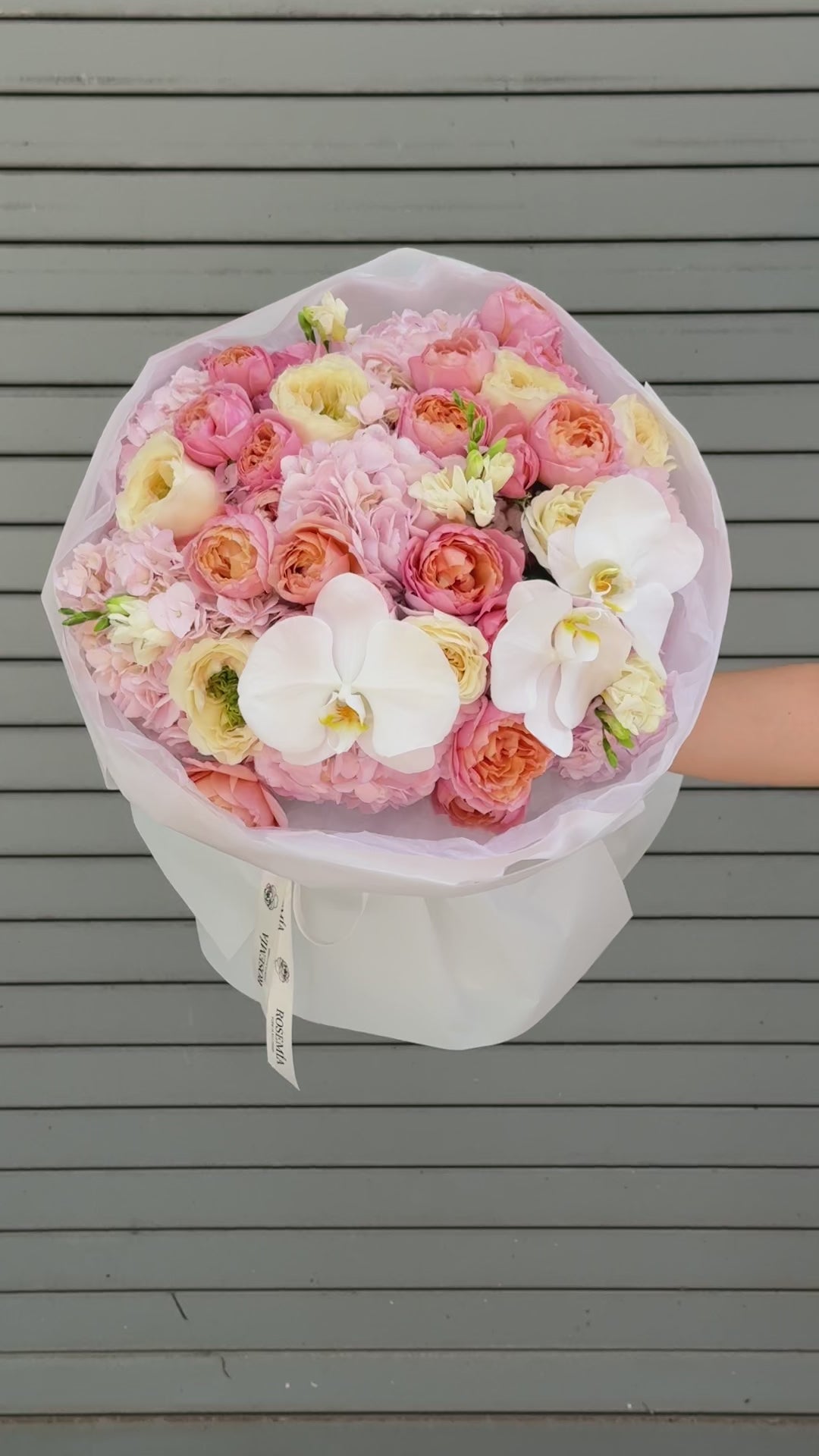 No.71 BLOOMING FIESTA - hydrangeas, roses