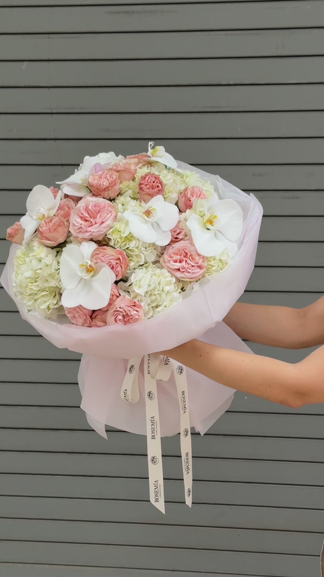No.43 AURORA CHARM - garden roses, hydrangeas, orchids