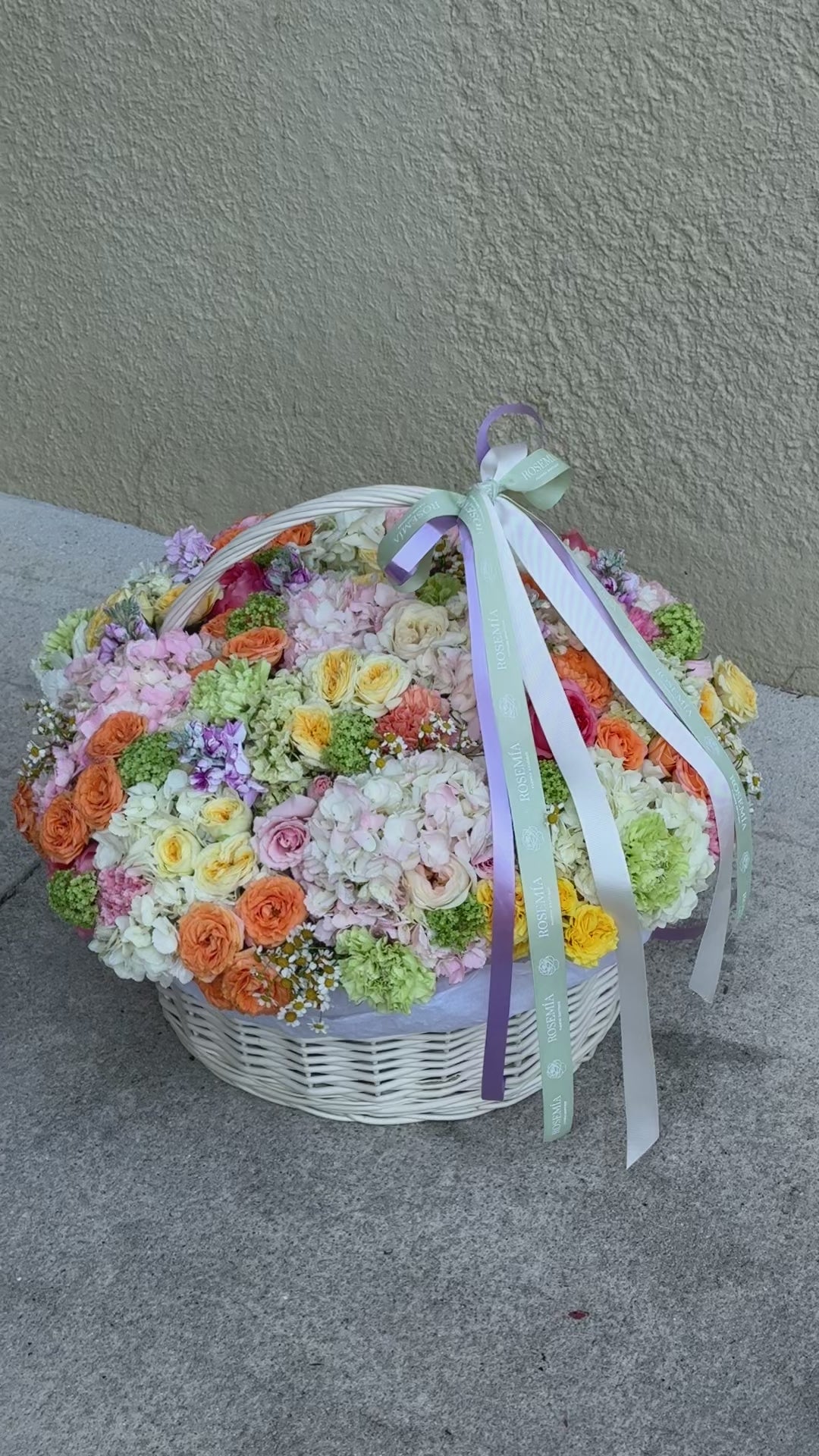 No.275 DOPAMINE BASKET - seasonal mix flowers